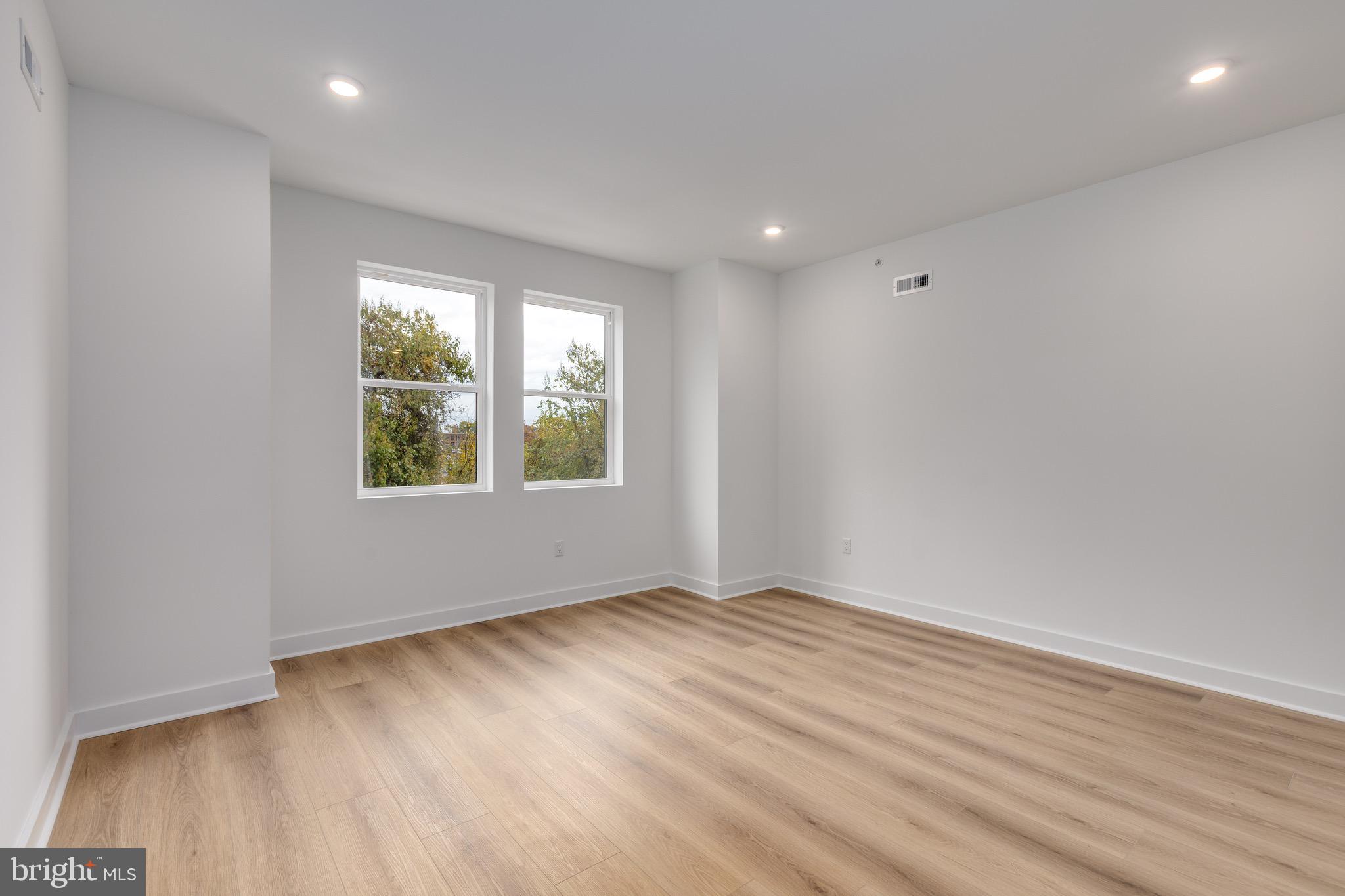 1028 W ARIZONA STREET 2