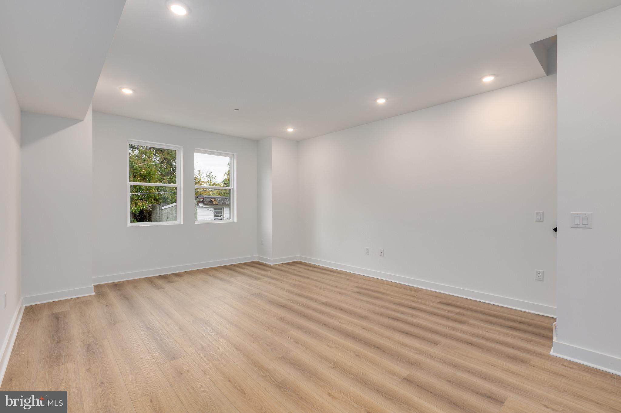 1028 W ARIZONA STREET 2