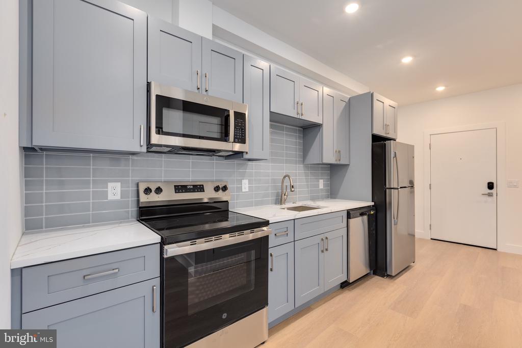 178 W SEYMOUR STREET 3