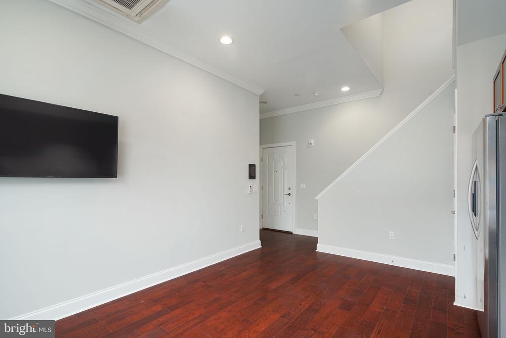 901 N FRONT STREET 5