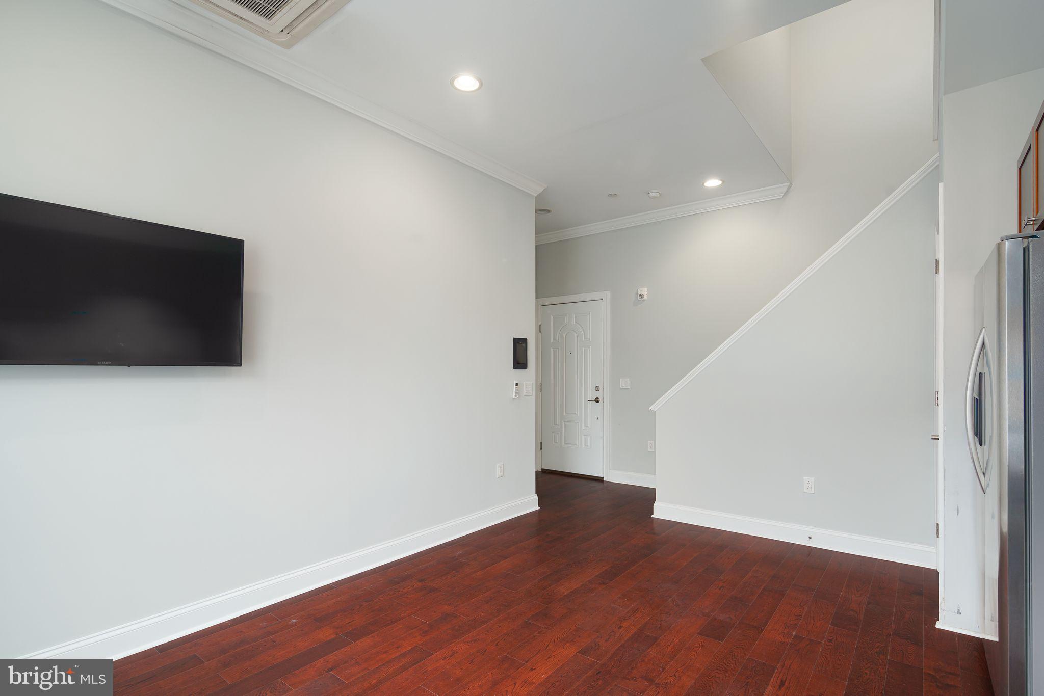 901 N FRONT STREET 5