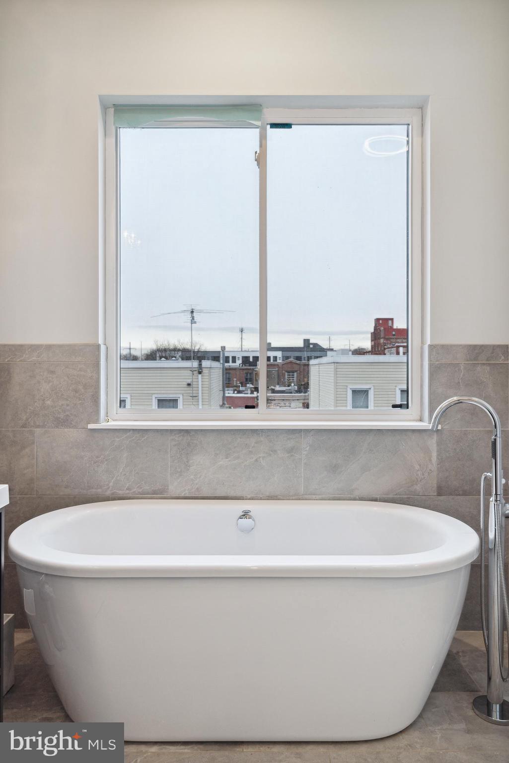 1448 N MYRTLEWOOD STREET