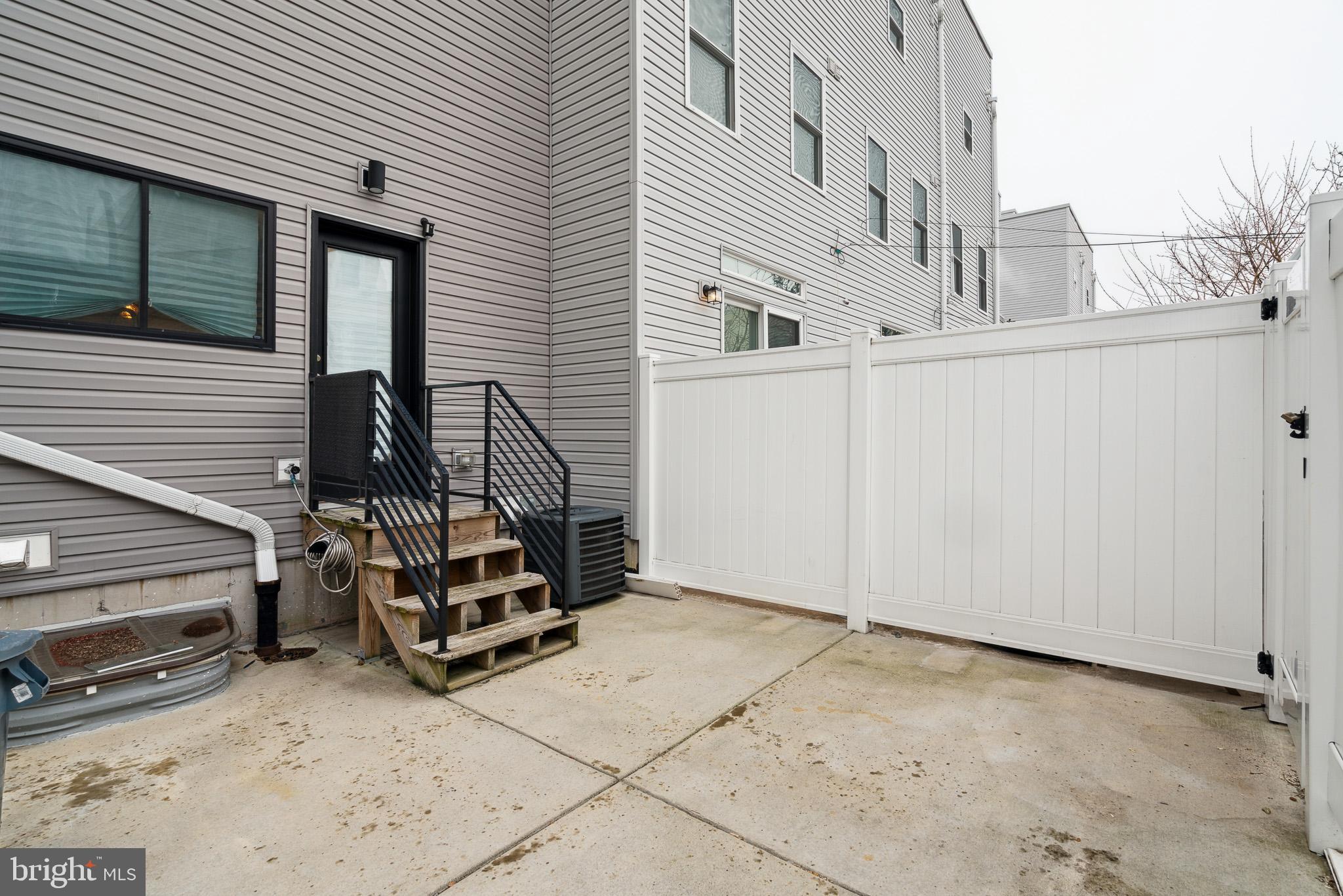 1448 N MYRTLEWOOD STREET