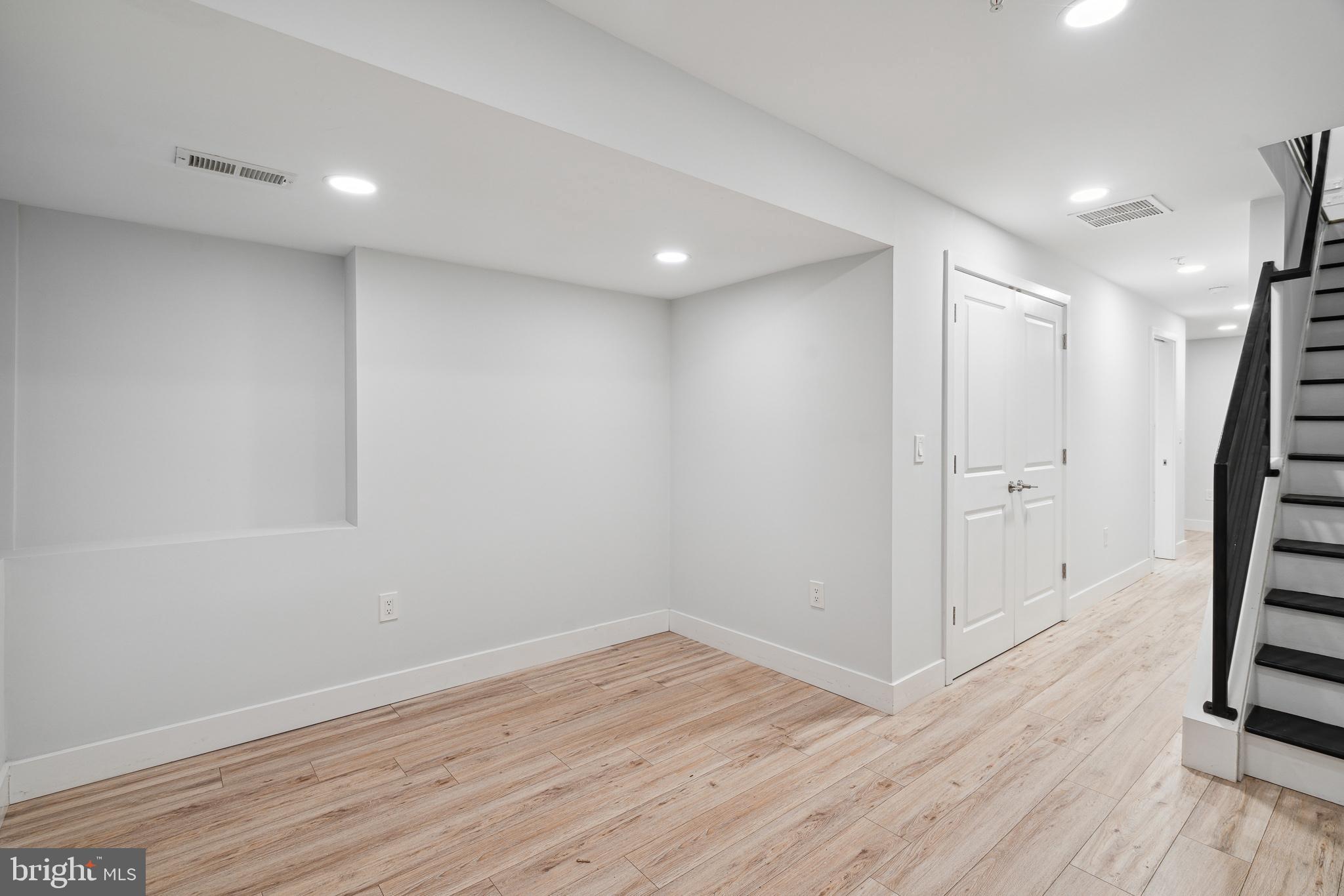 1448 N MYRTLEWOOD STREET