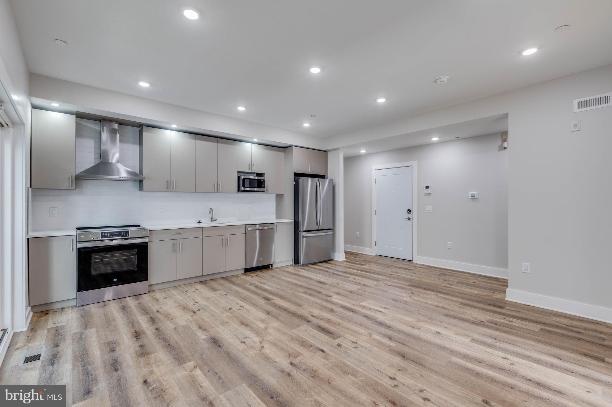 1434 PARRISH STREET B