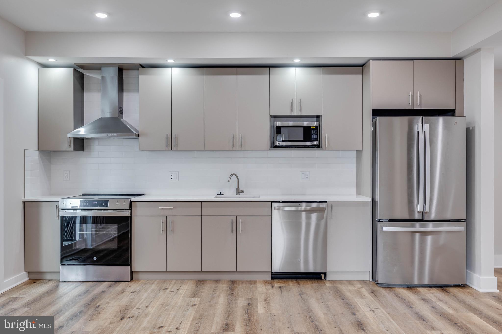 1434 PARRISH STREET B