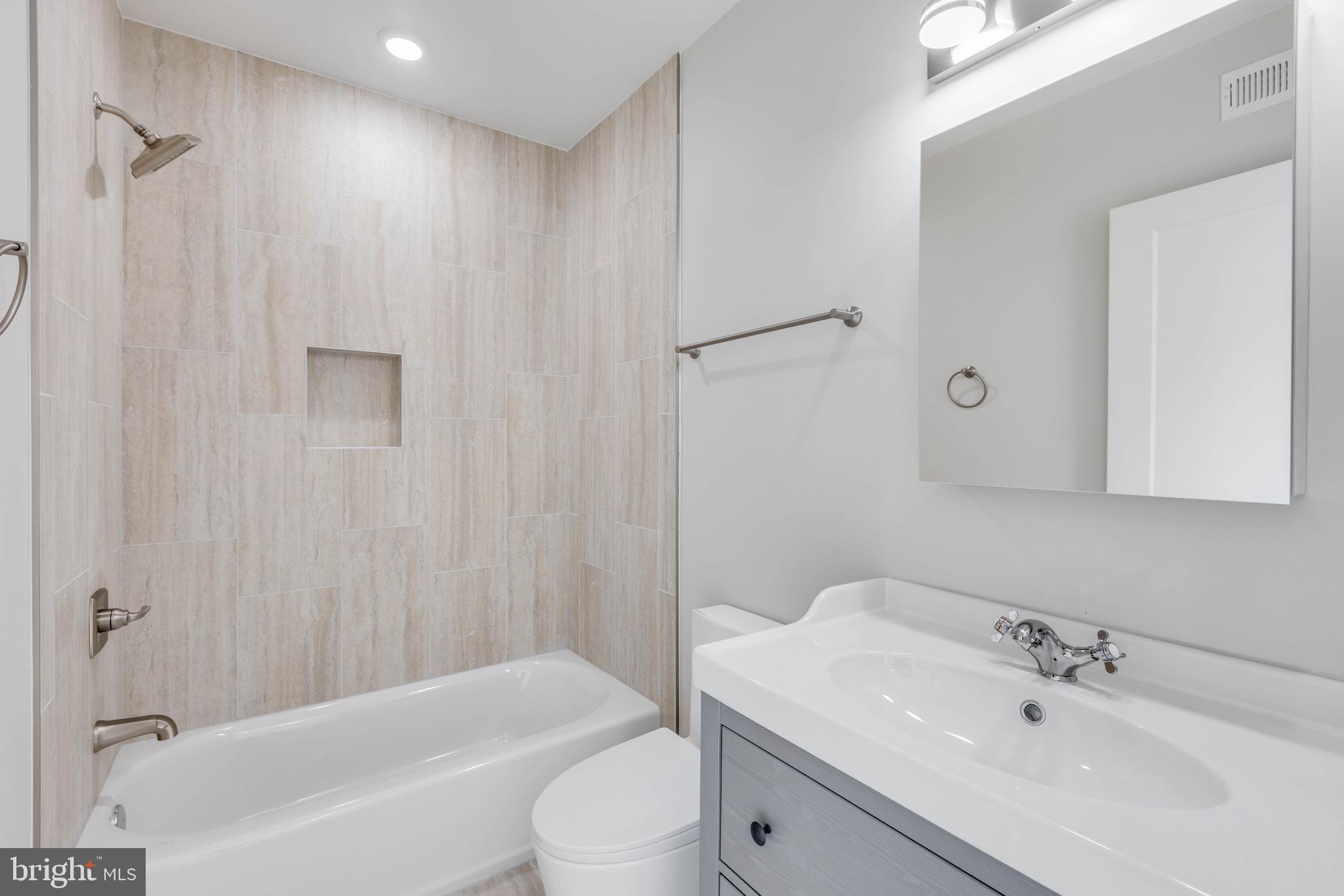 1434 PARRISH STREET B