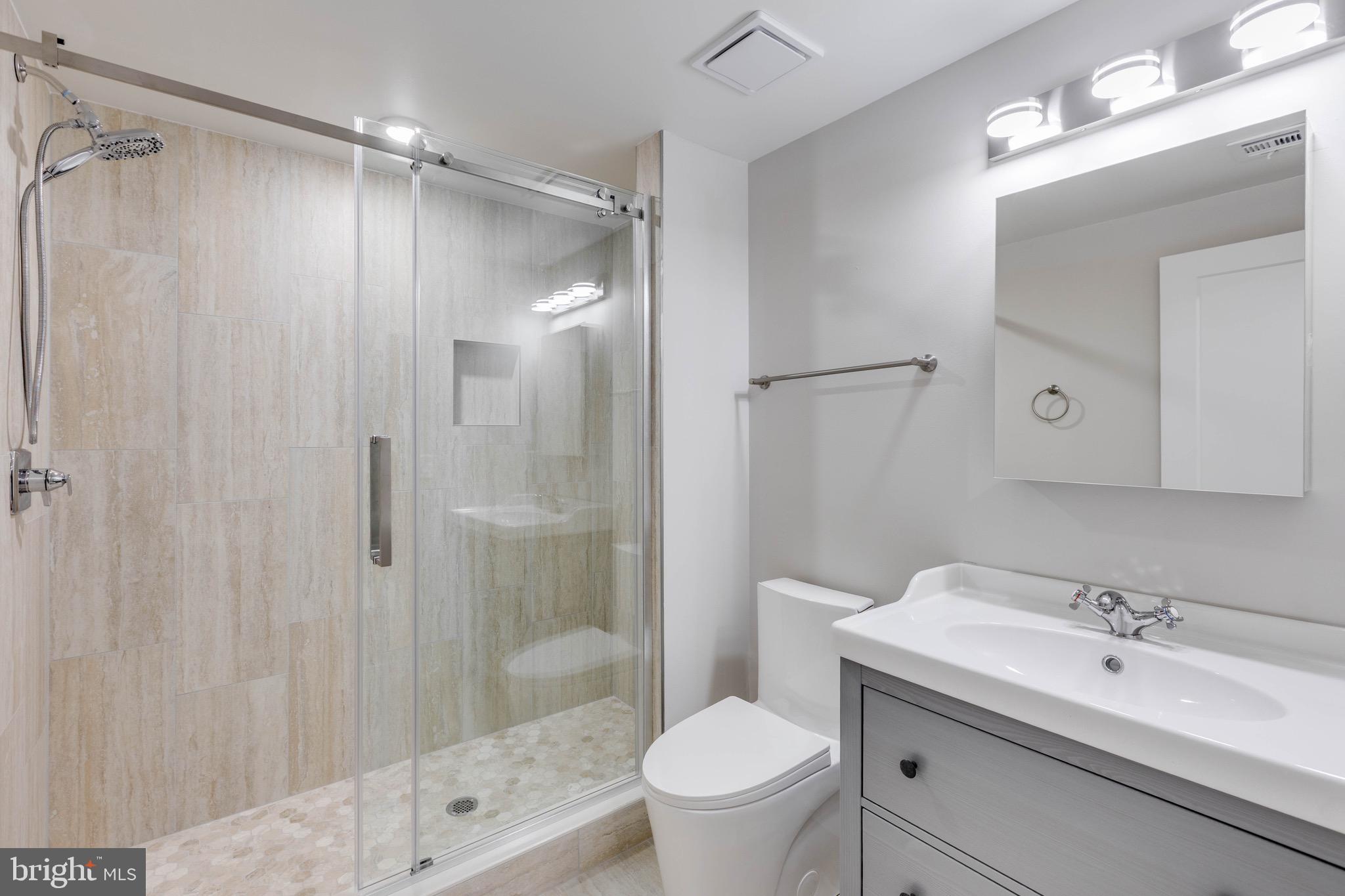 1434 PARRISH STREET B