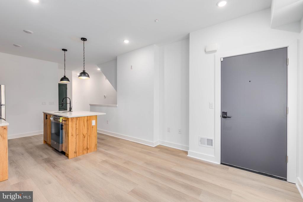 1221 W LEHIGH AVENUE A