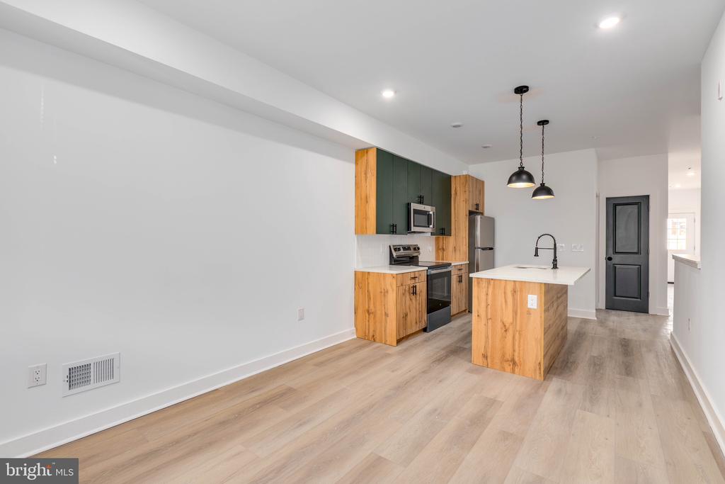 1221 W LEHIGH AVENUE A