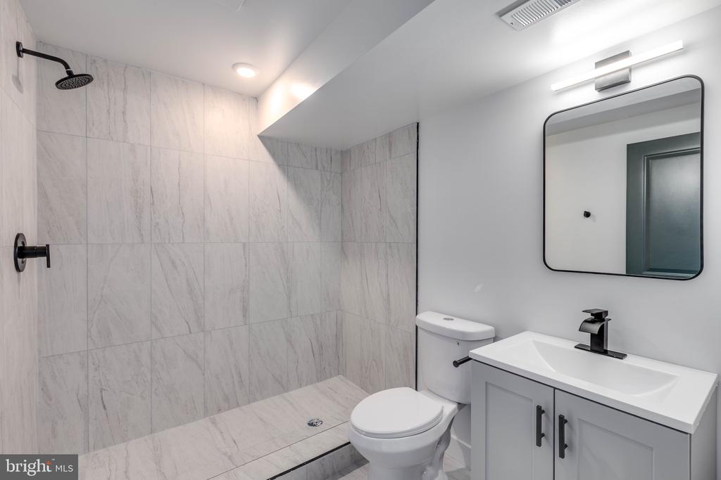 1221 W LEHIGH AVENUE A