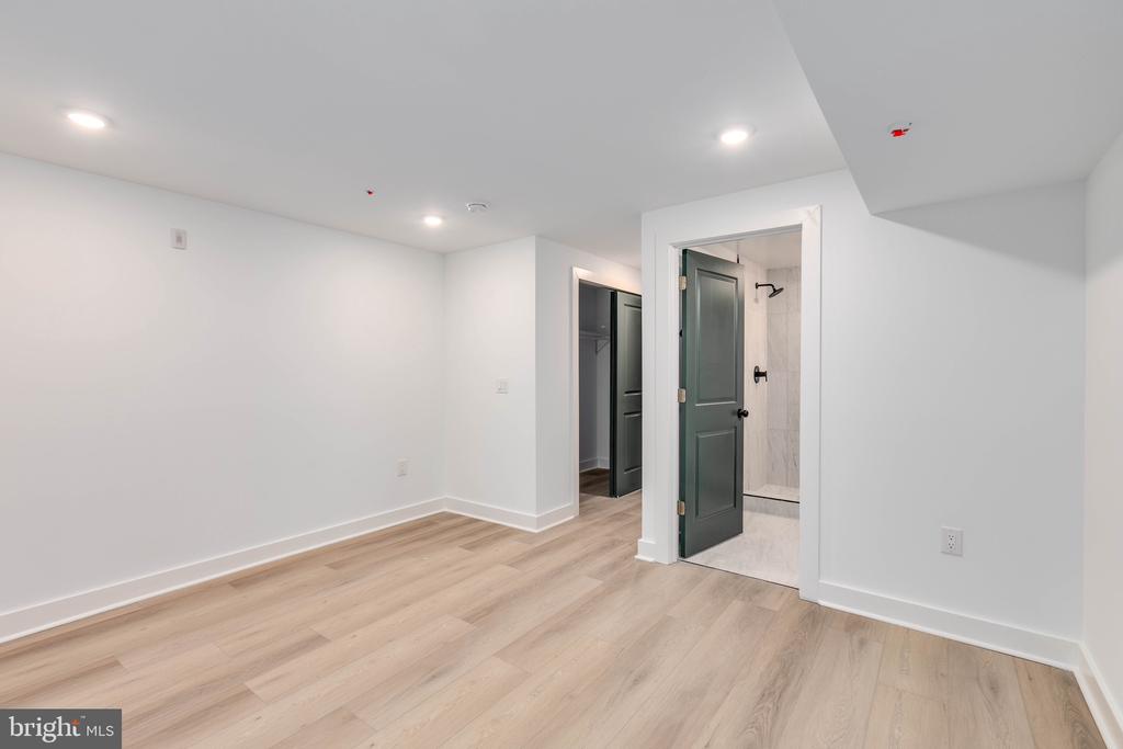 1221 W LEHIGH AVENUE A