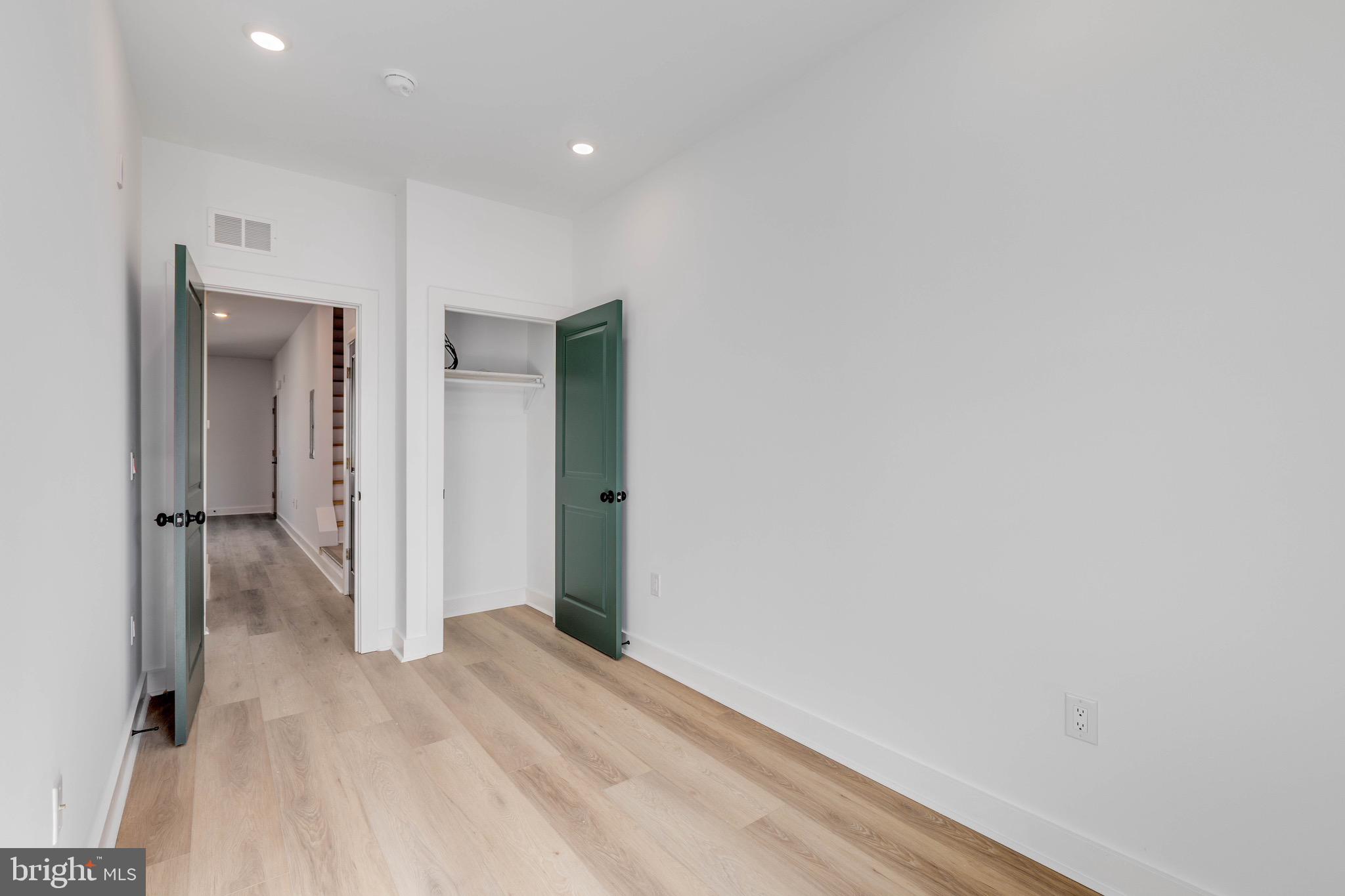 1221 W LEHIGH AVENUE C