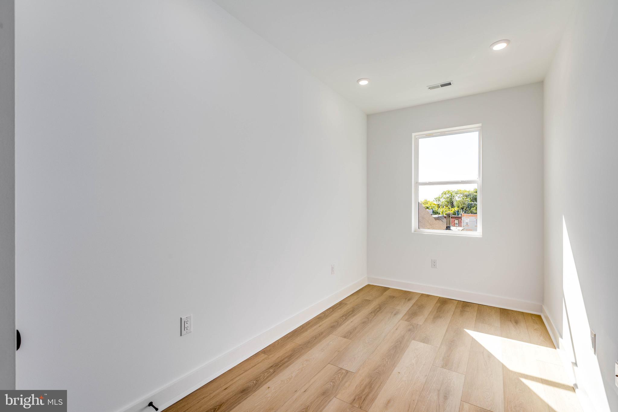 1221 W LEHIGH AVENUE C