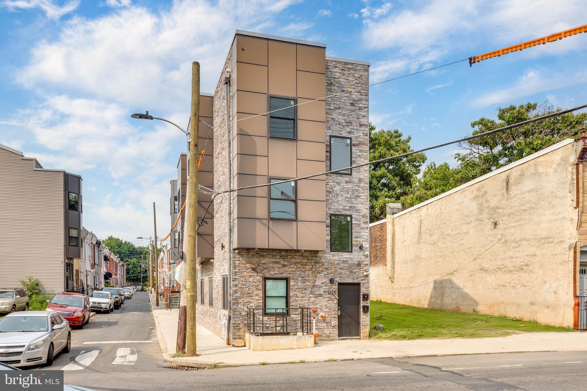 1225 W DAUPHIN STREET 1