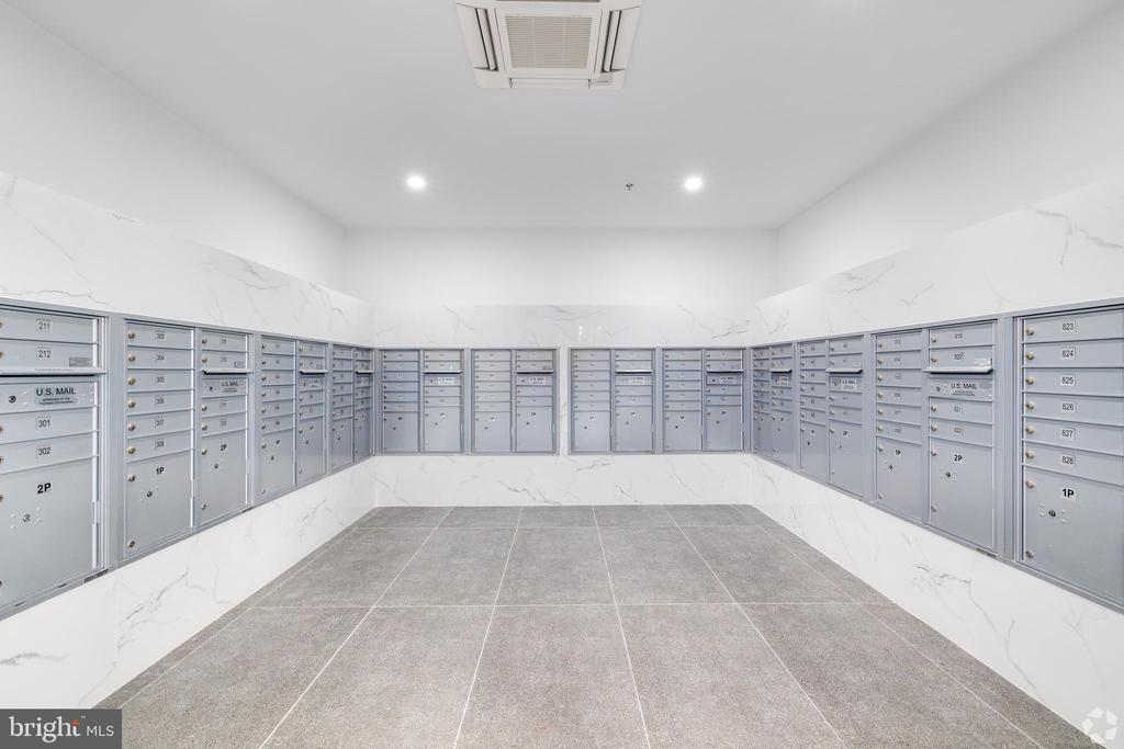 1201 VINE STREET 813 STUDIO