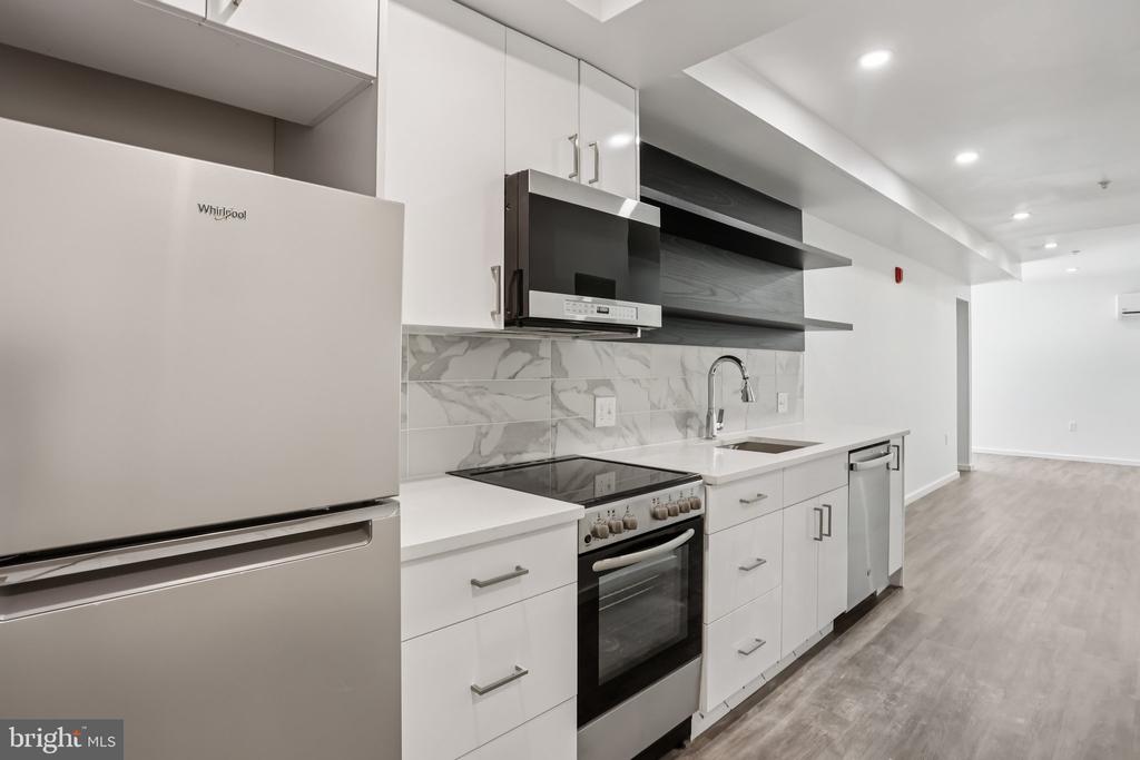 1201 VINE STREET 813 STUDIO