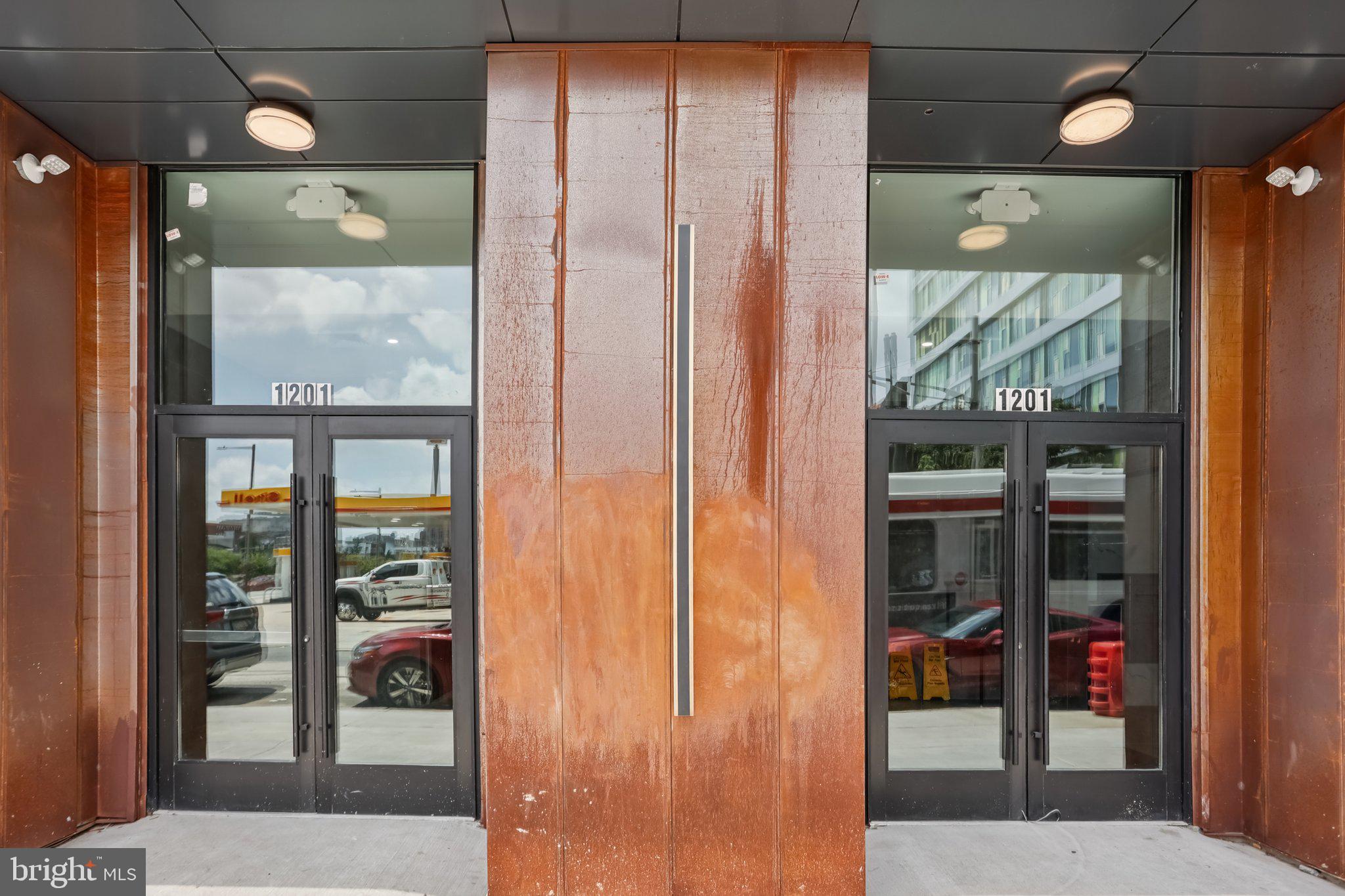 1201 VINE STREET 819 STUDIO