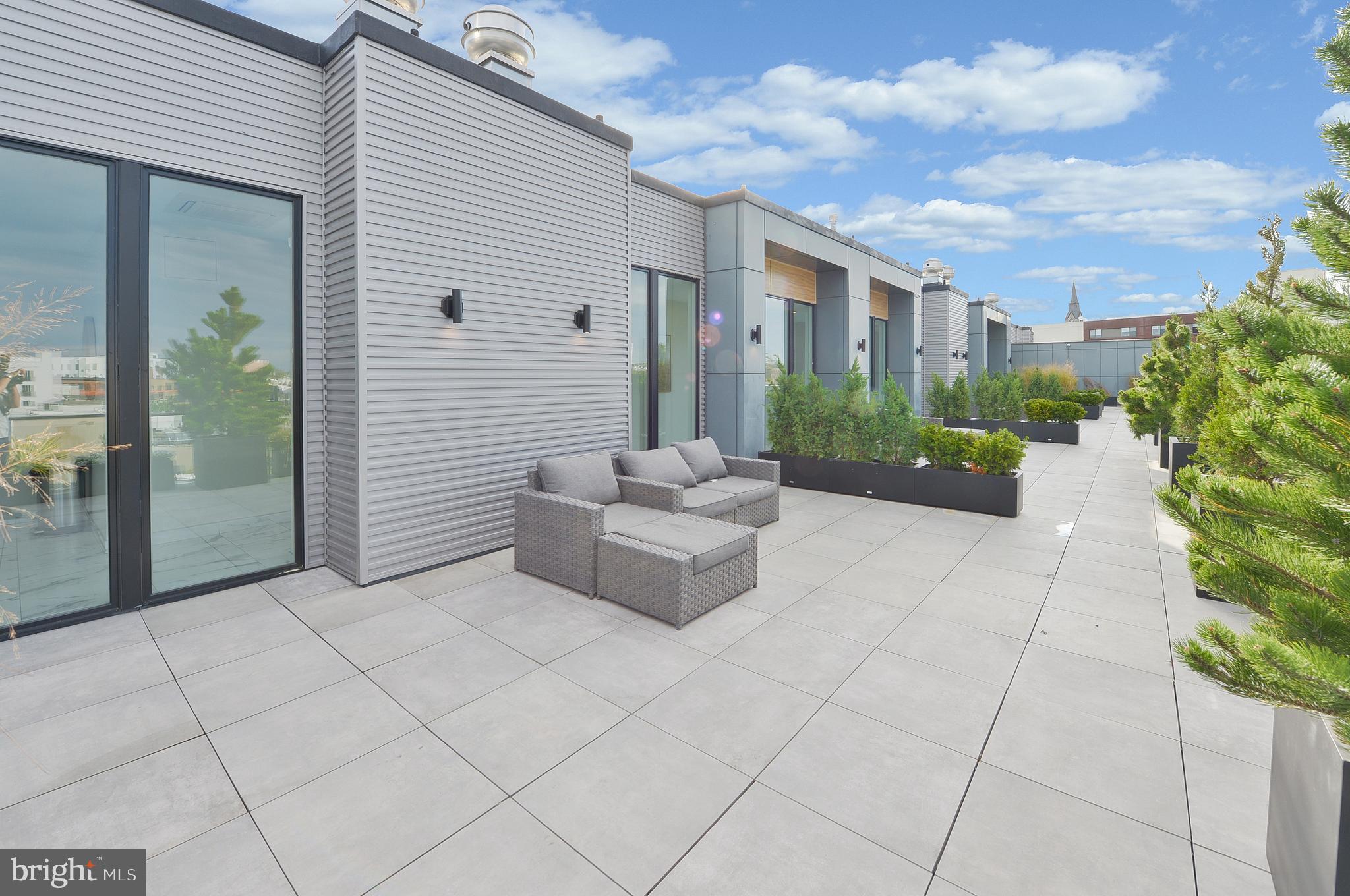 236 THOMPSON STREET B501