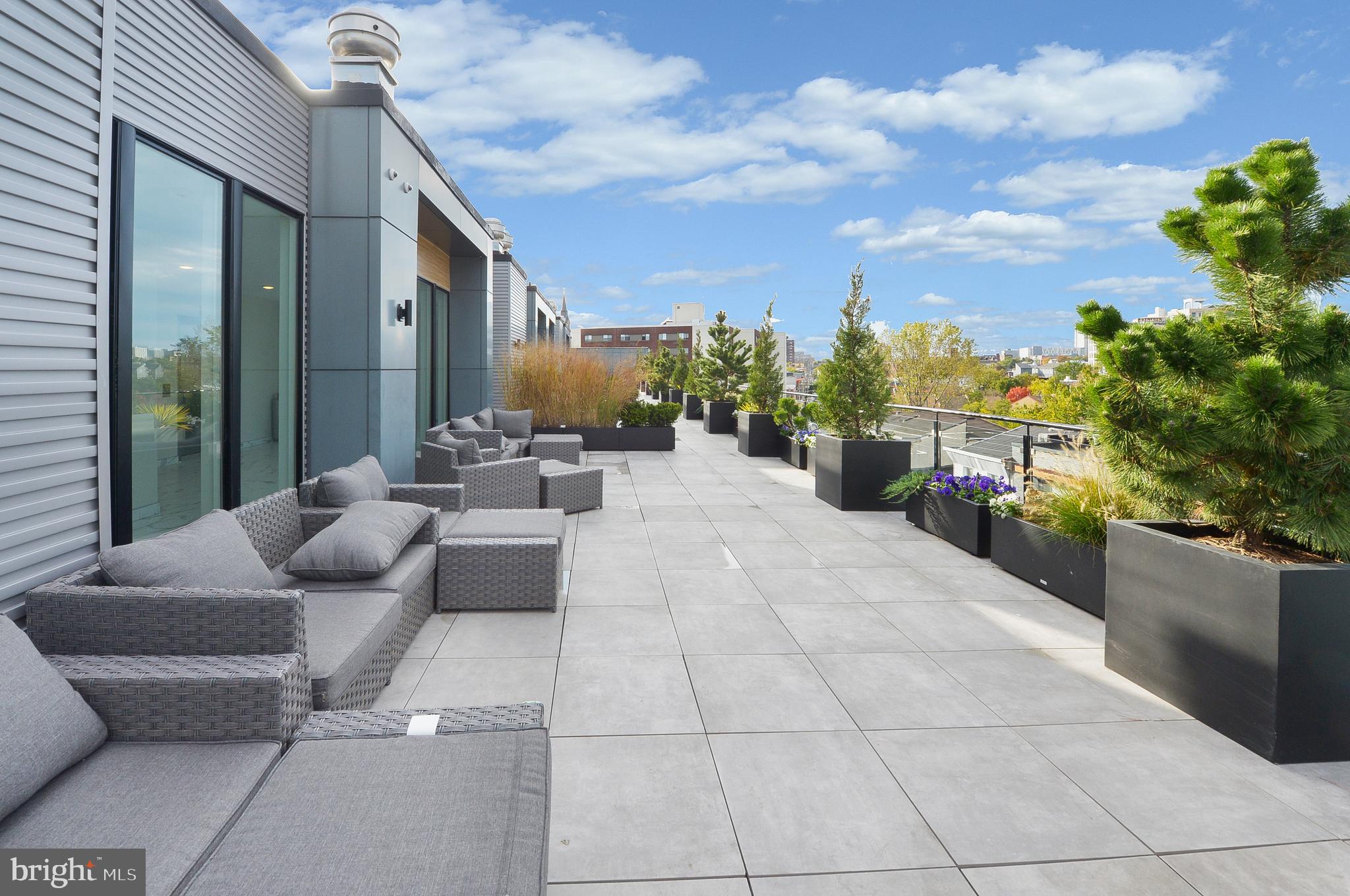 236 THOMPSON STREET B501