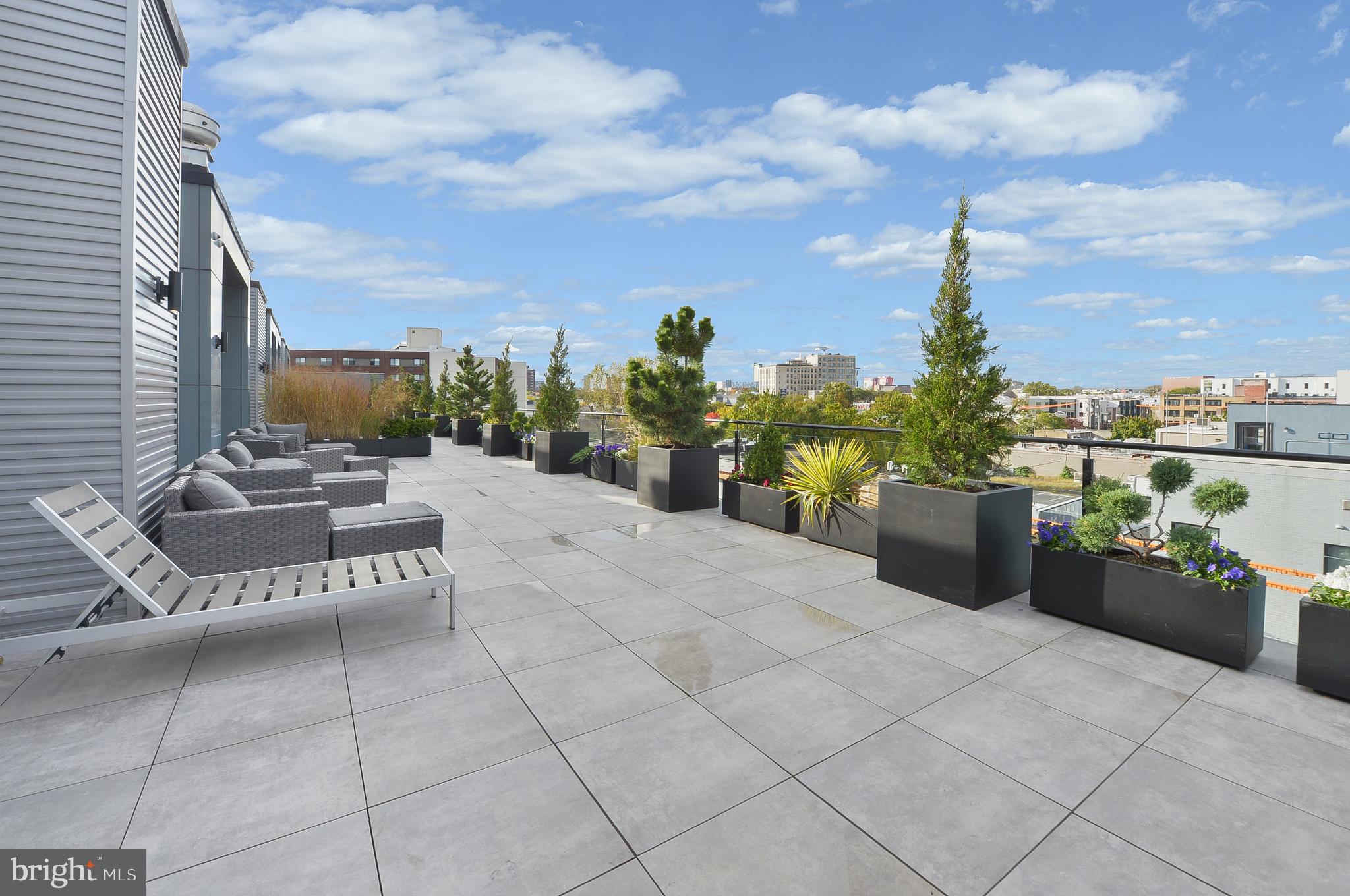 236 THOMPSON STREET B501