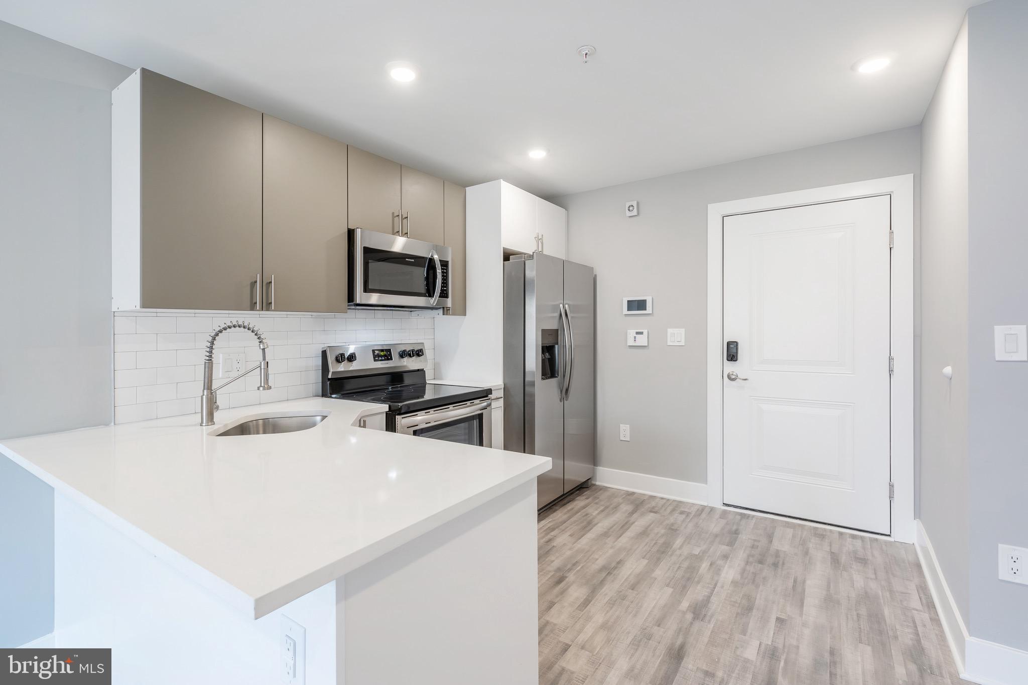 2500 N MASCHER STREET 6