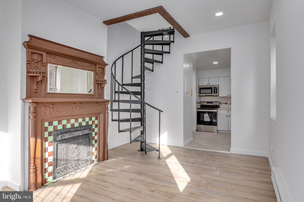 4242 PINE STREET 2FRONT