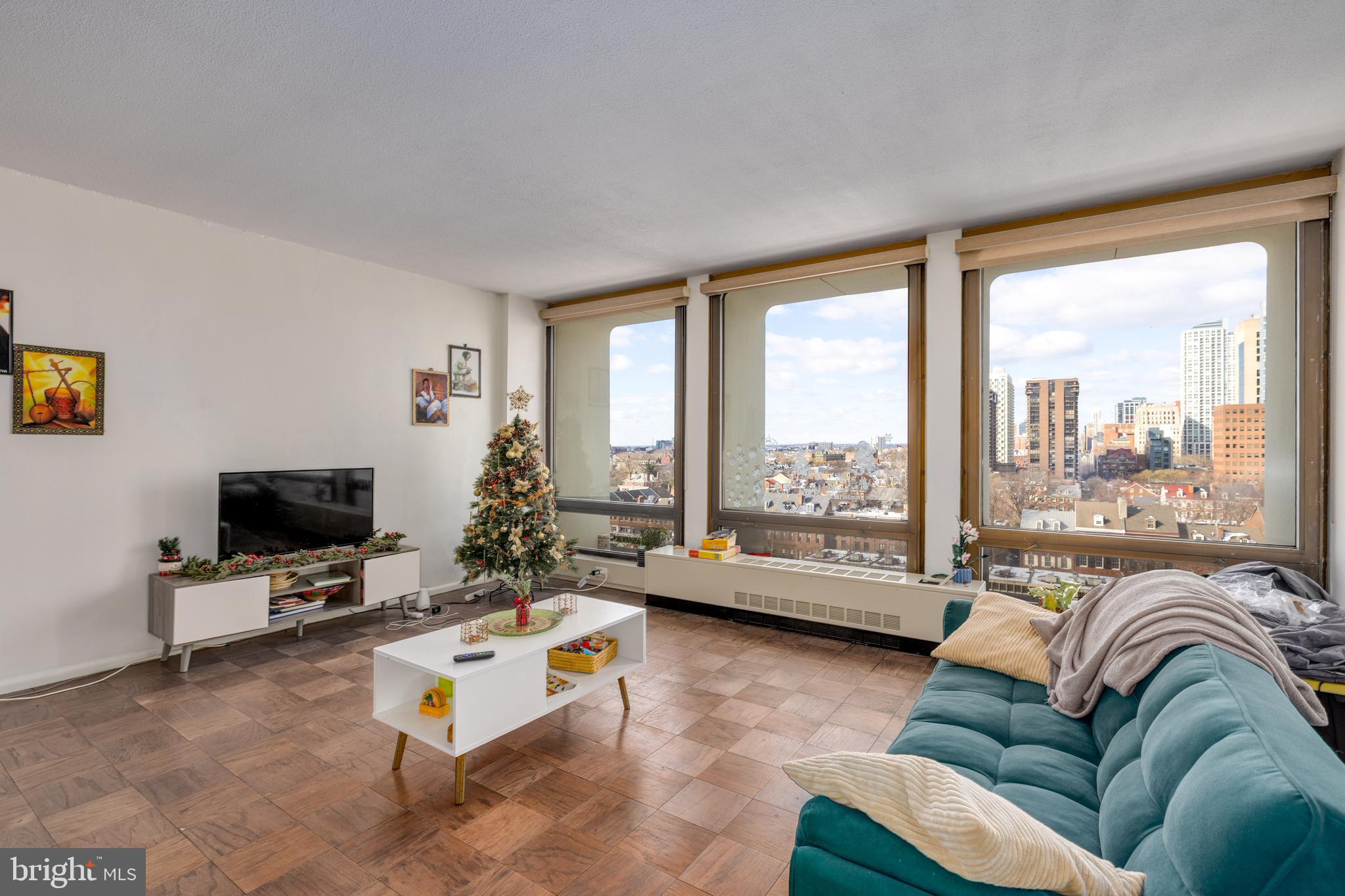 210 LOCUST STREET 10FW