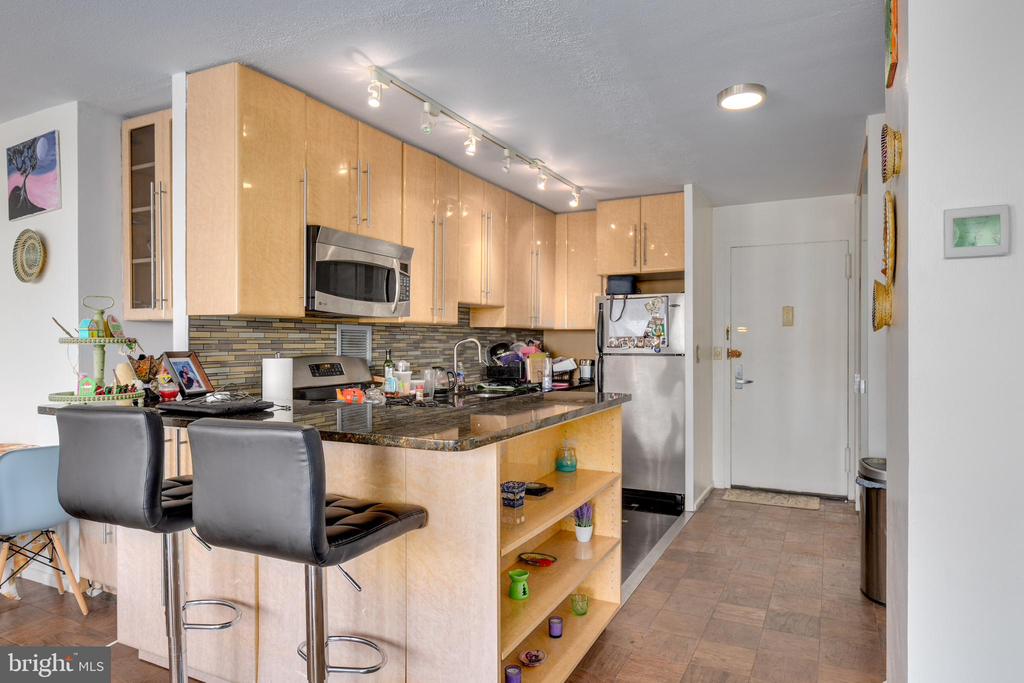210 LOCUST STREET 10FW
