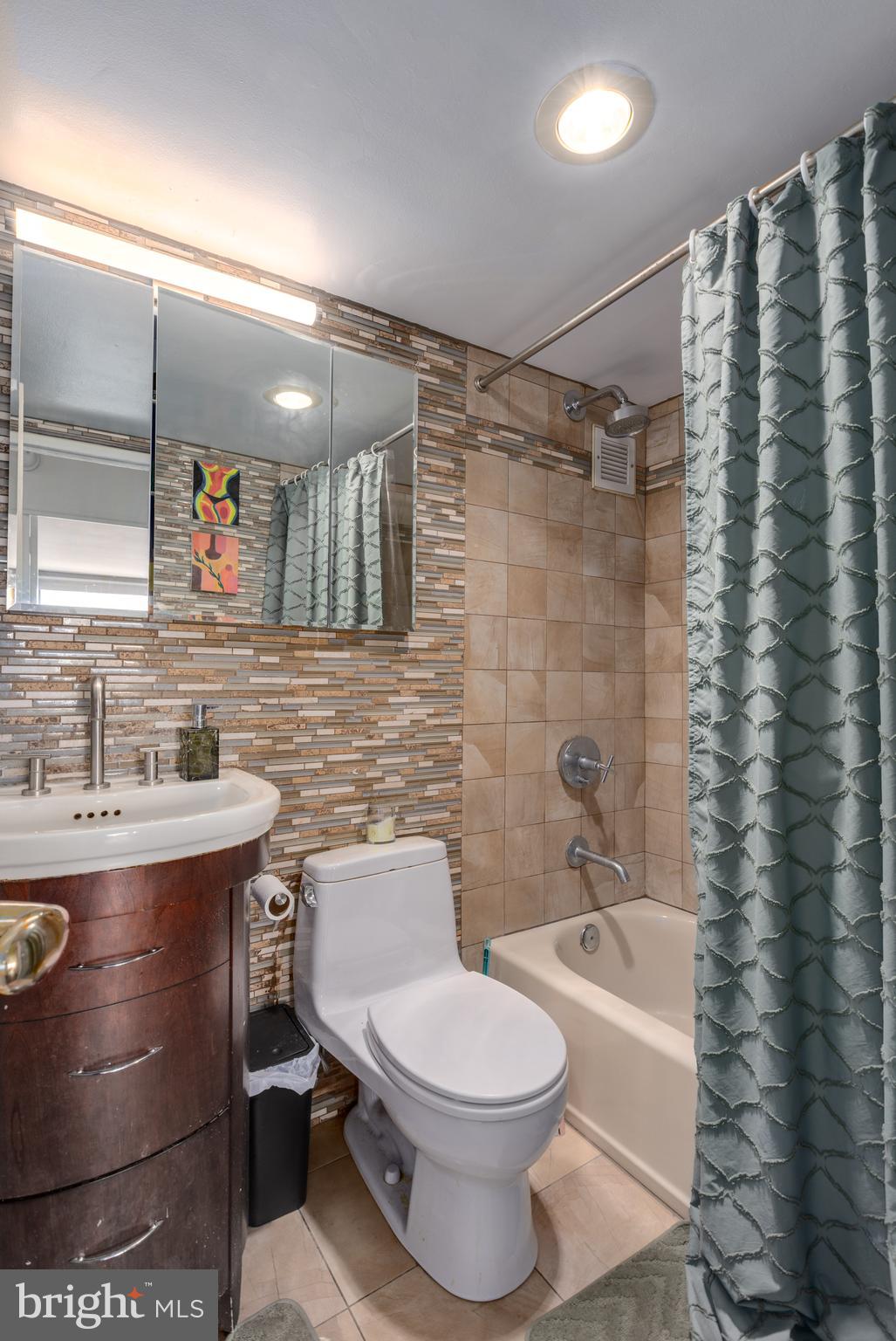 210 LOCUST STREET 10FW