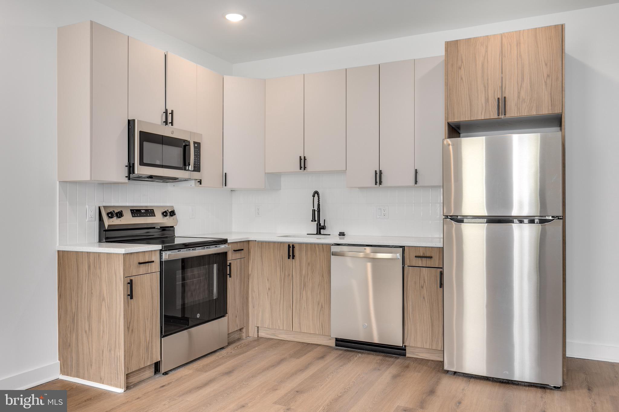 1917 W SUSQUEHANNA AVENUE 2