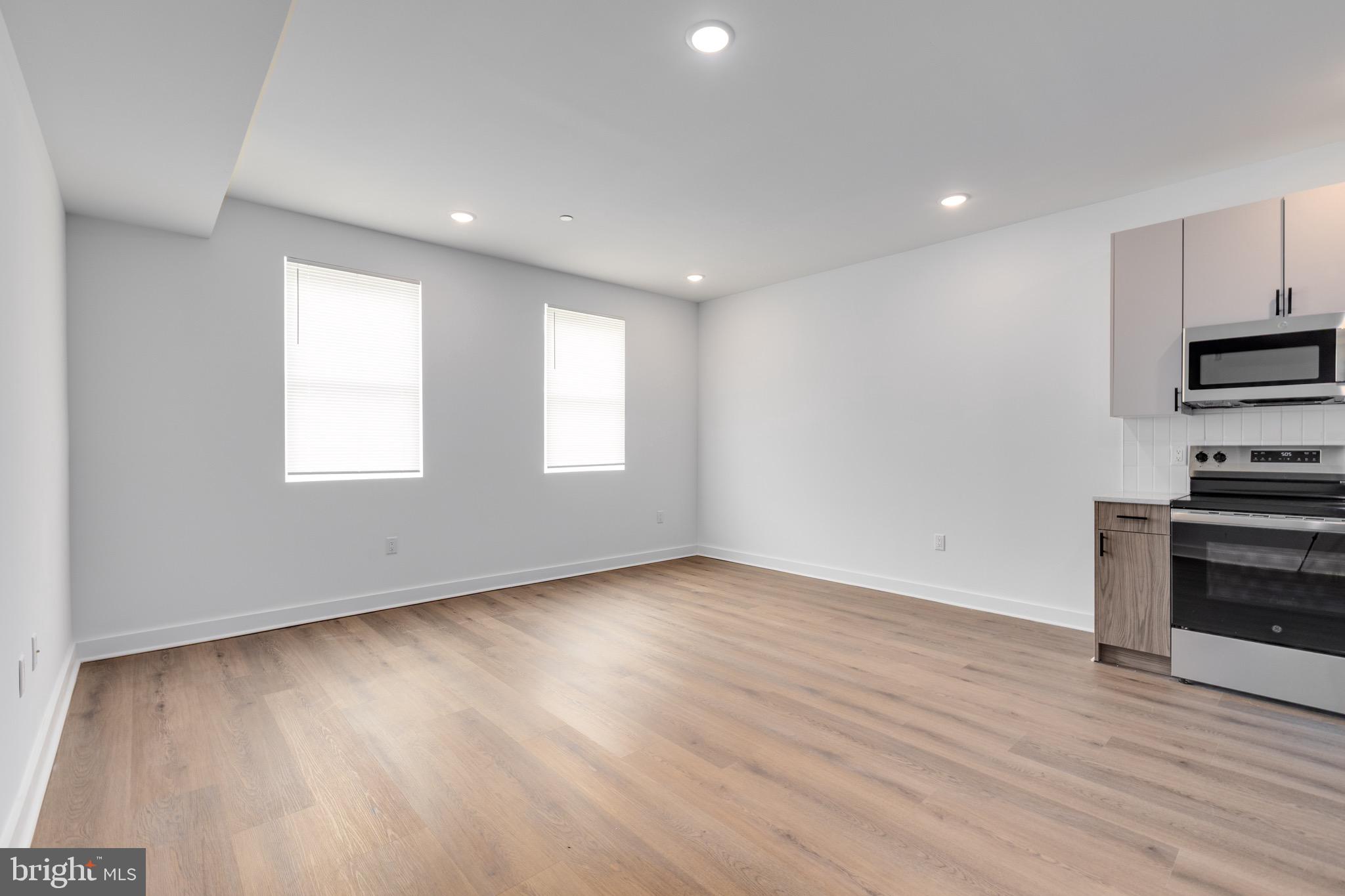 1917 W SUSQUEHANNA AVENUE 2