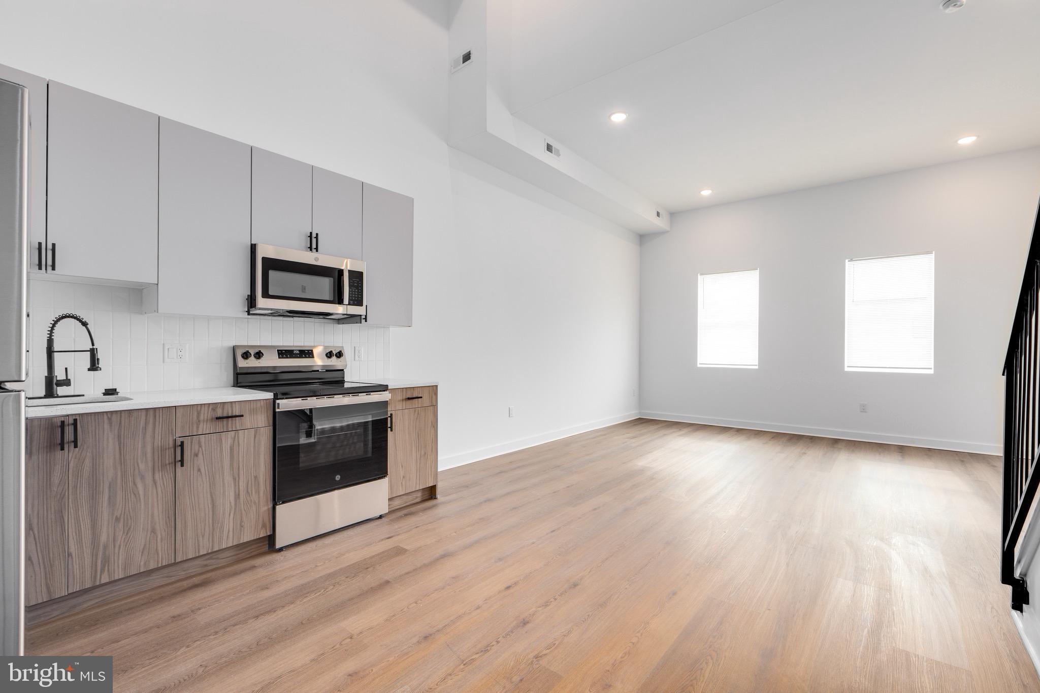 1917 W SUSQUEHANNA AVENUE 3