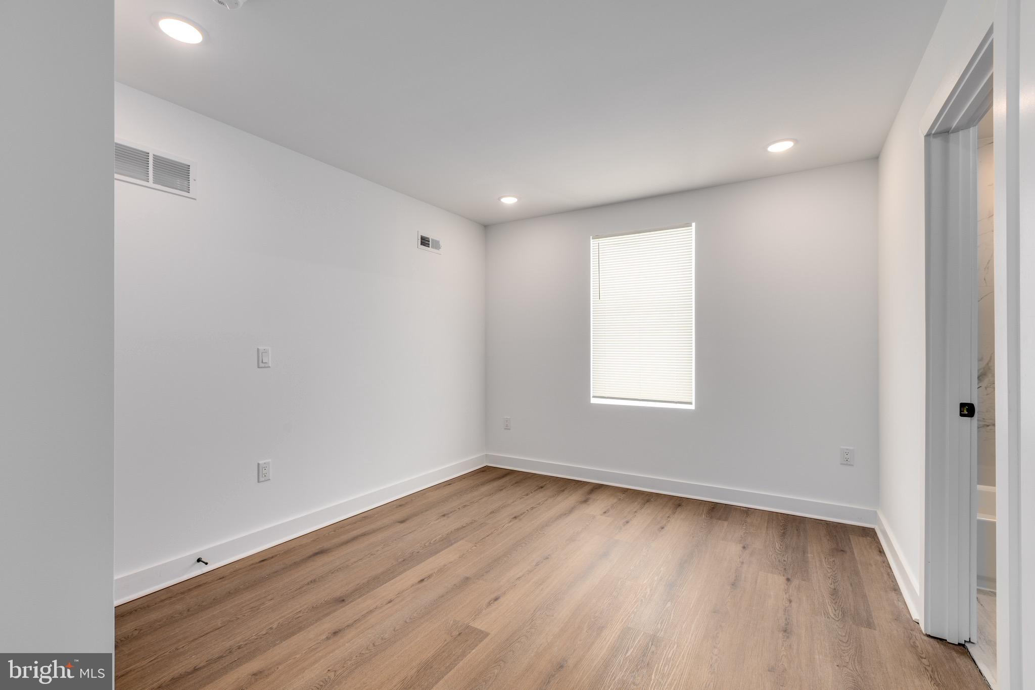 1917 W SUSQUEHANNA AVENUE 3