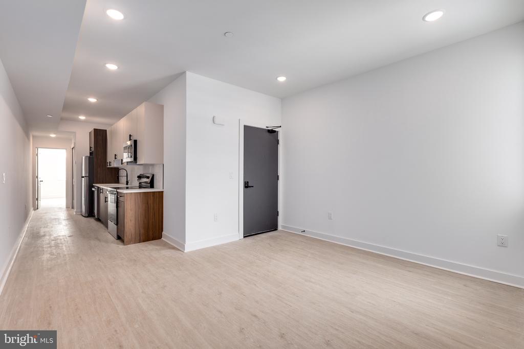 4153 MANTUA AVENUE 3
