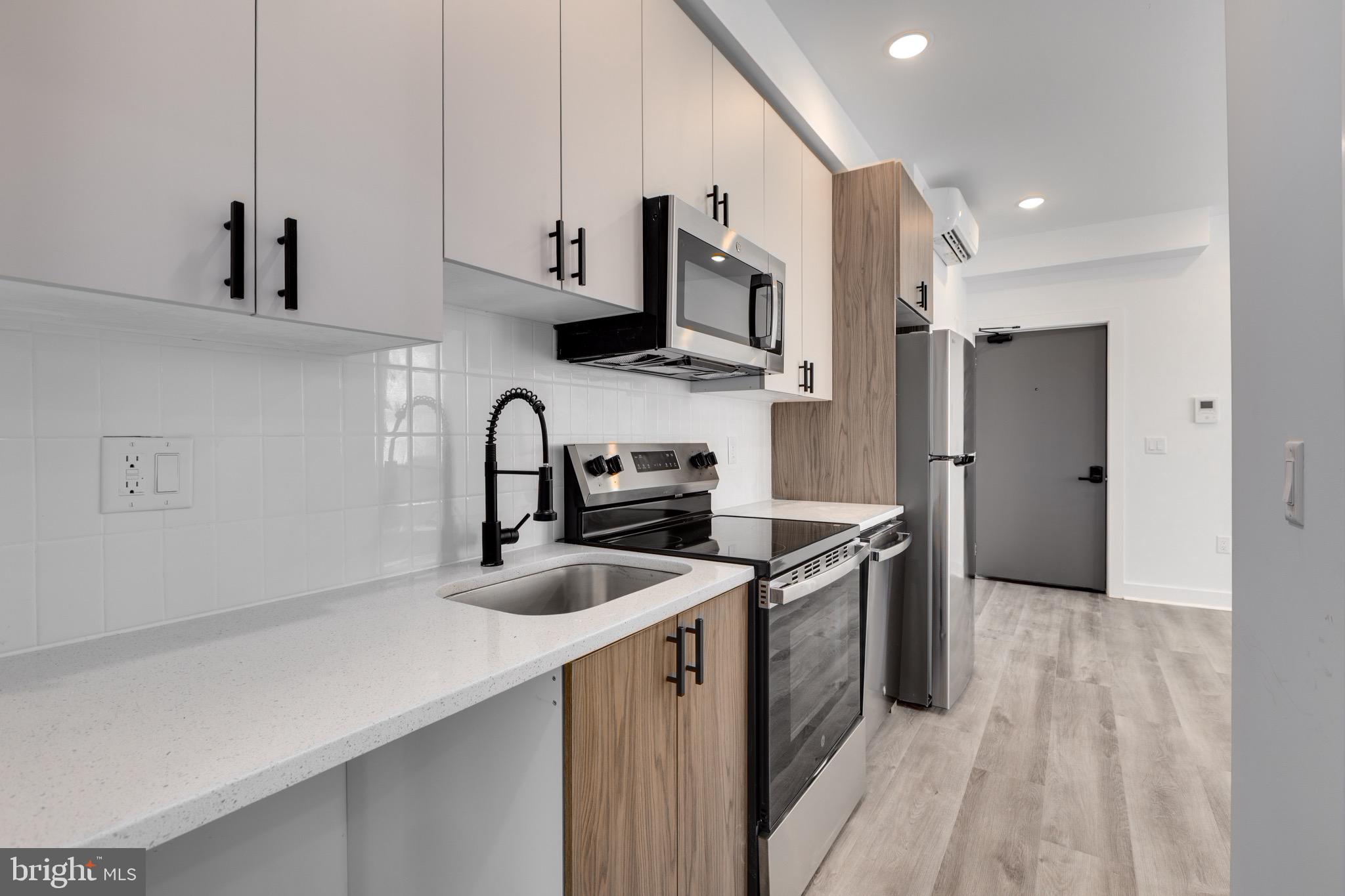 715 W CUMBERLAND STREET 1