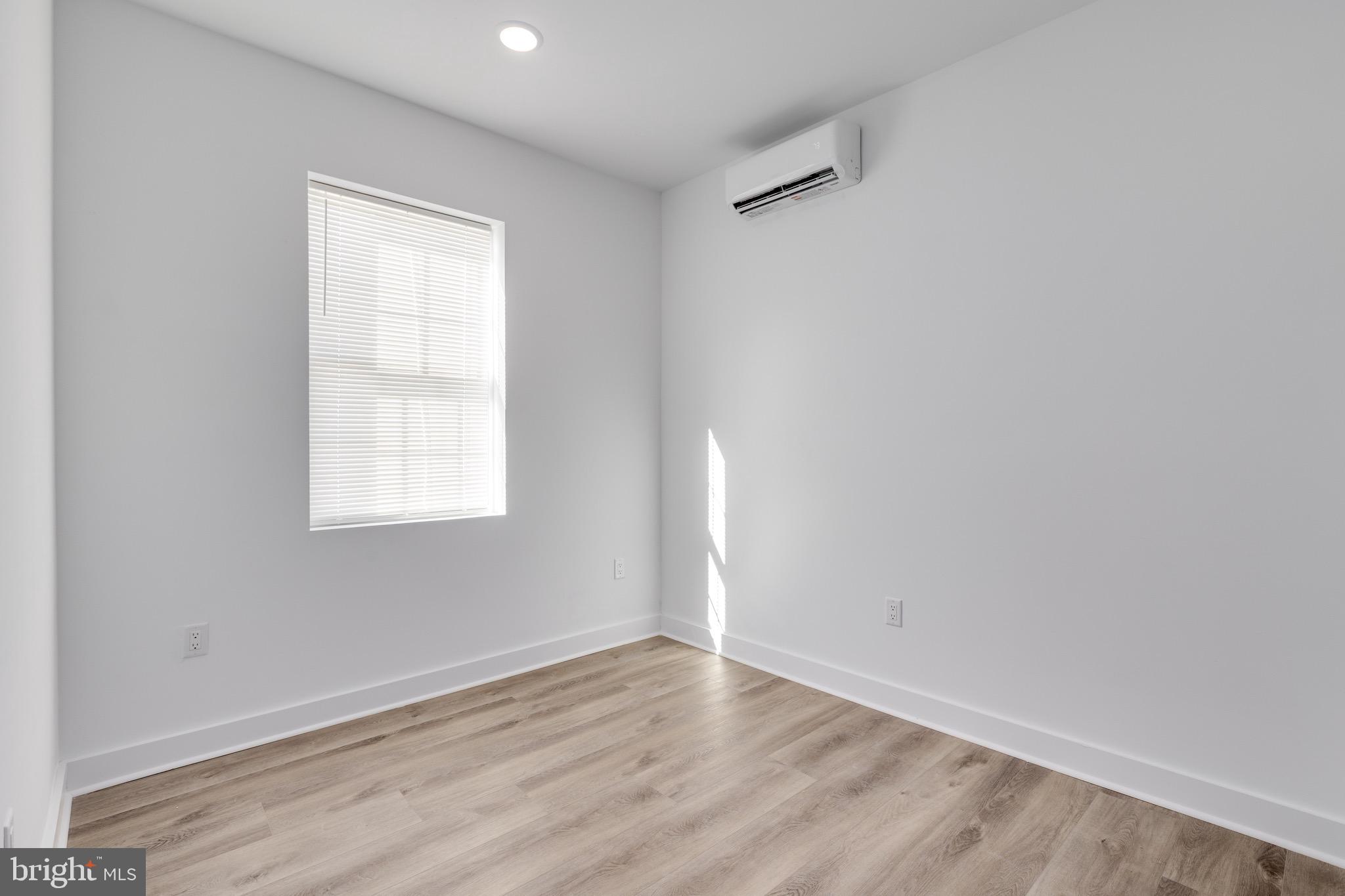 715 W CUMBERLAND STREET 1