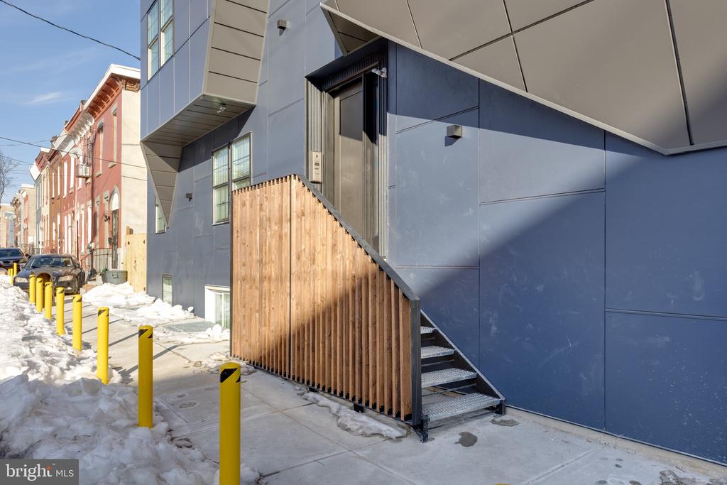 715 W CUMBERLAND STREET 6