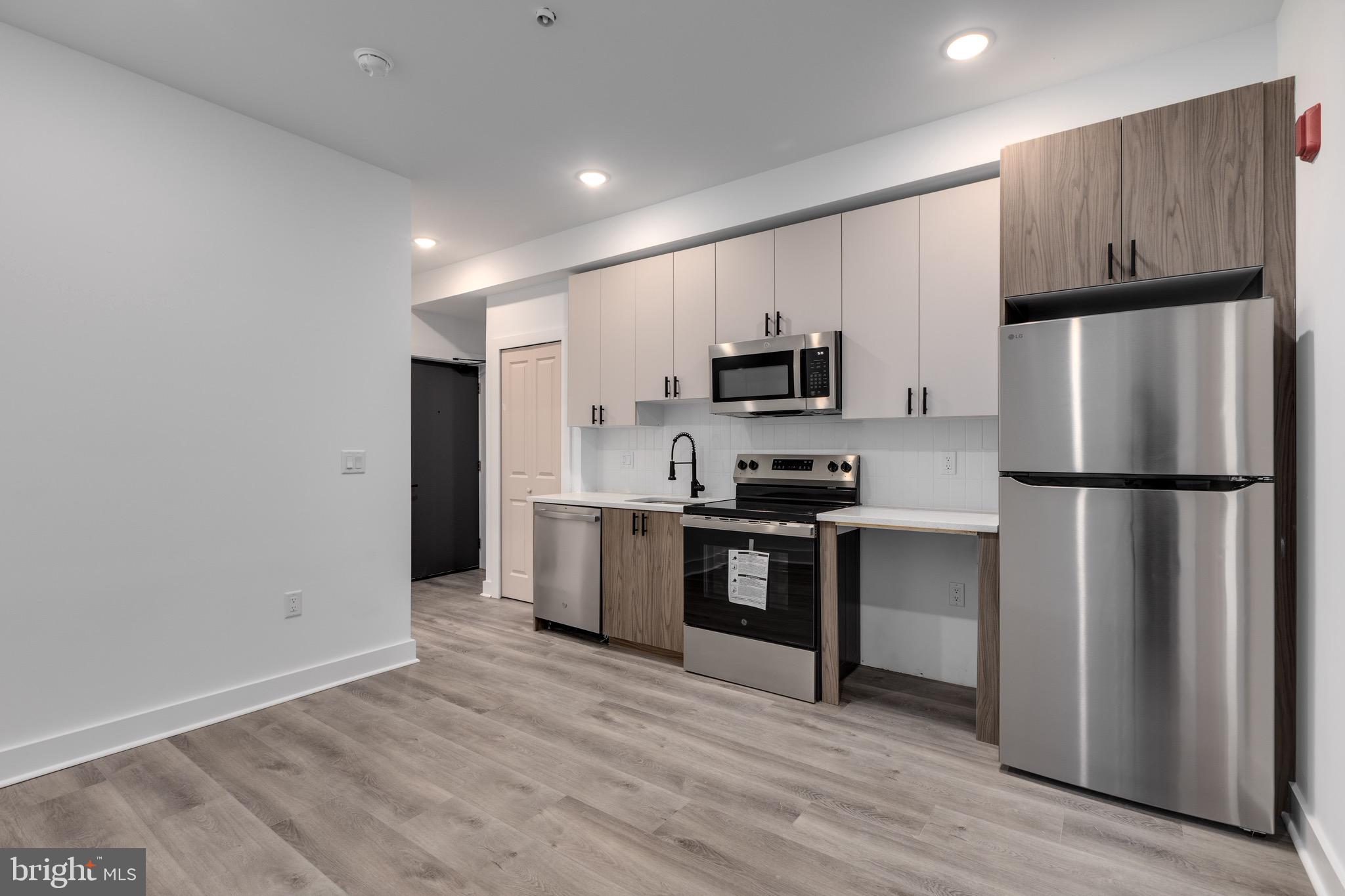 715 W CUMBERLAND STREET 6