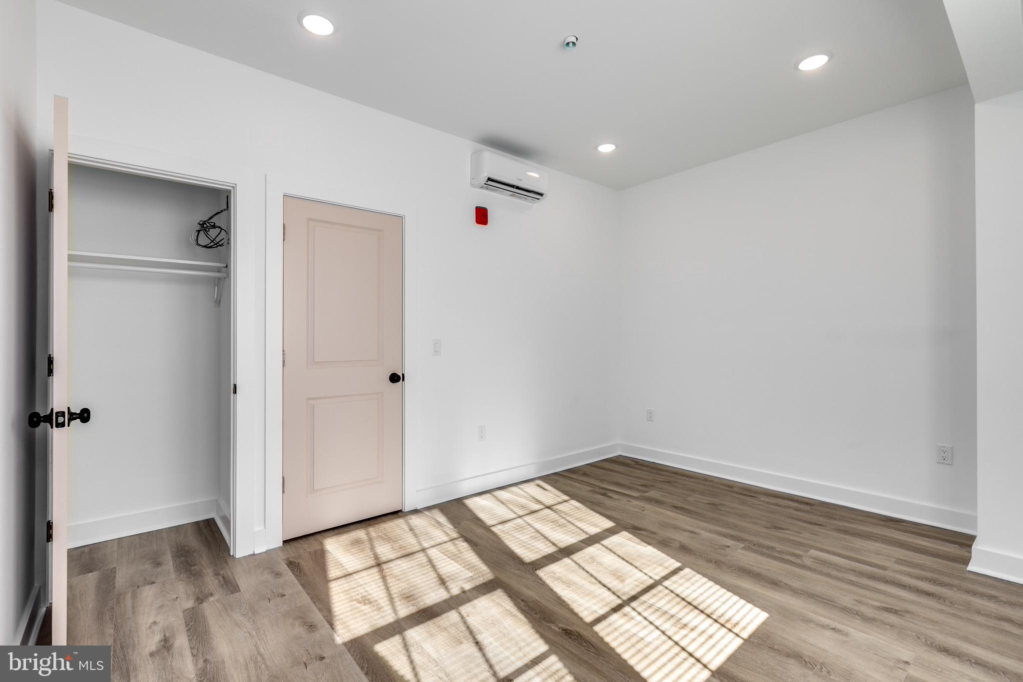 715 W CUMBERLAND STREET 8