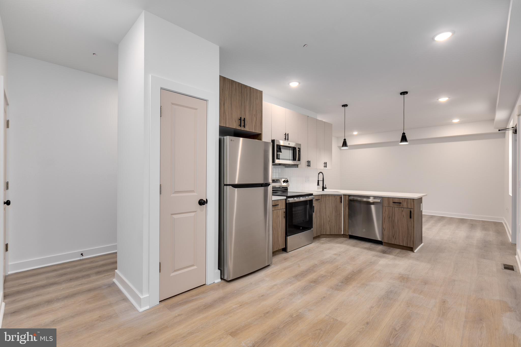 2234 N FRANKLIN STREET 4