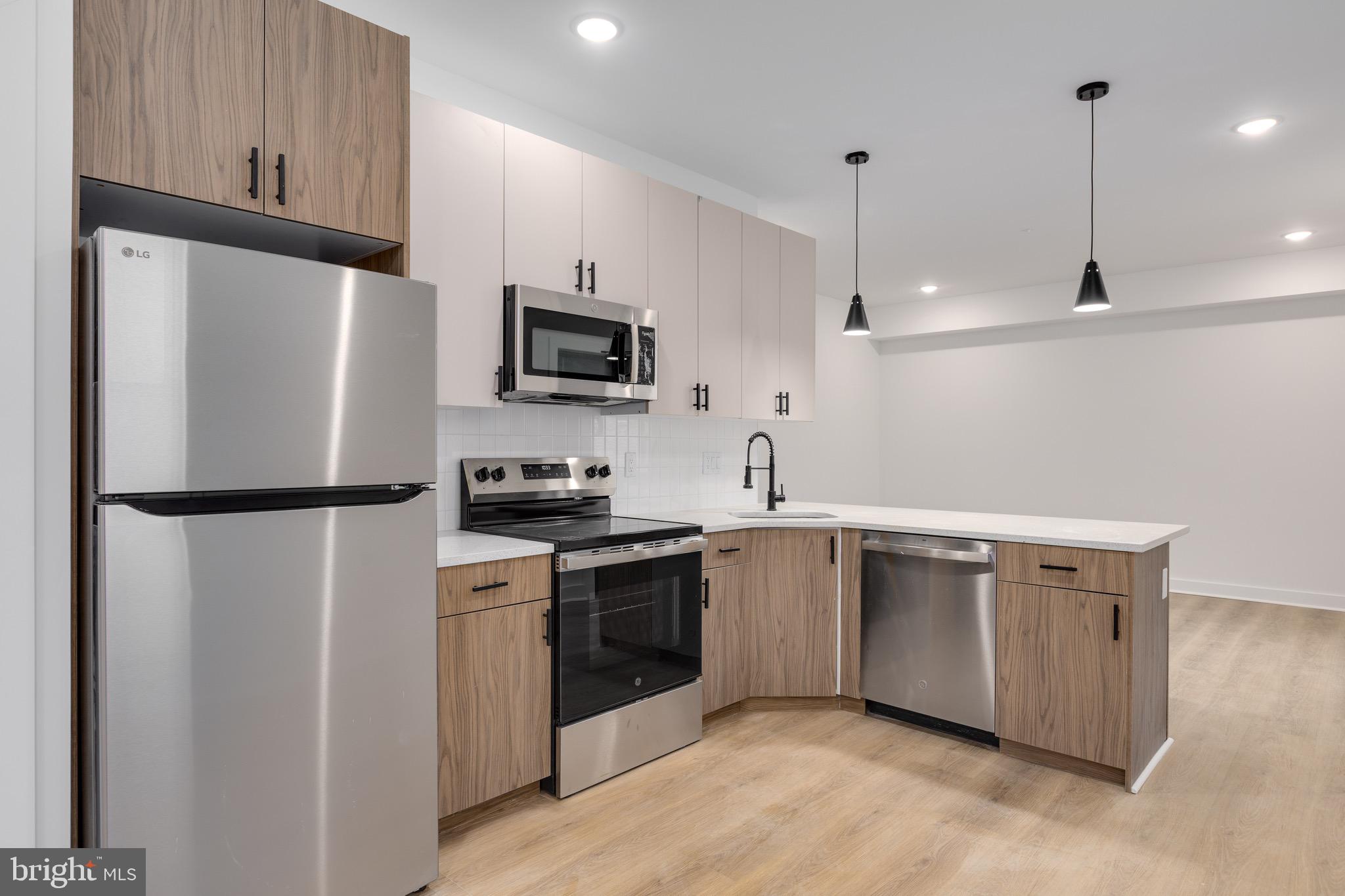 2234 N FRANKLIN STREET 4