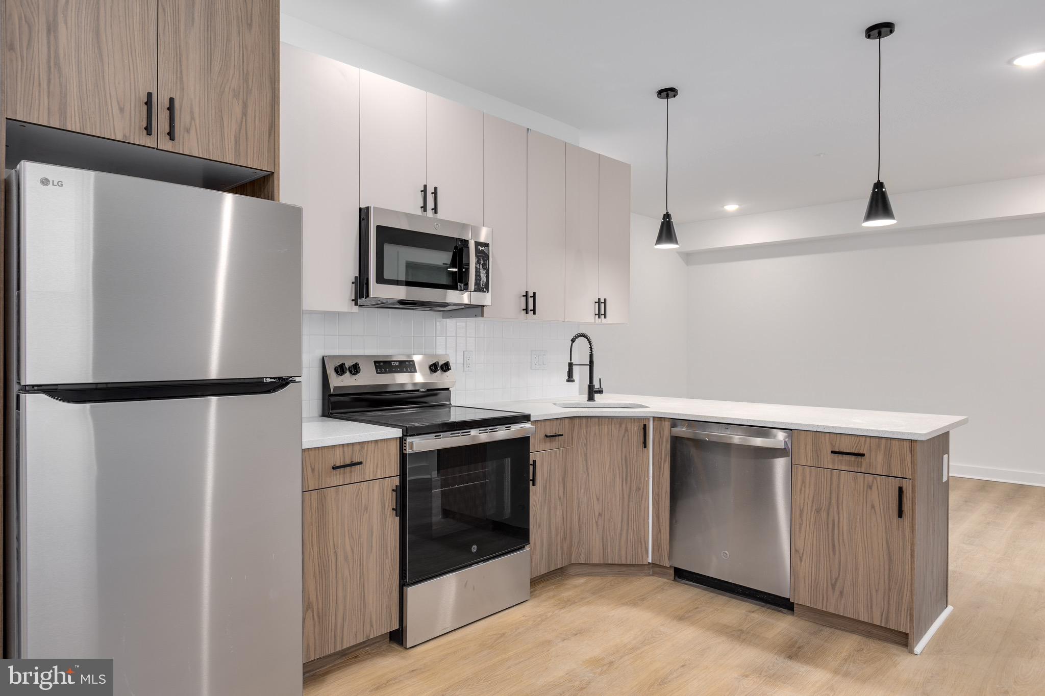 2234 N FRANKLIN STREET 4