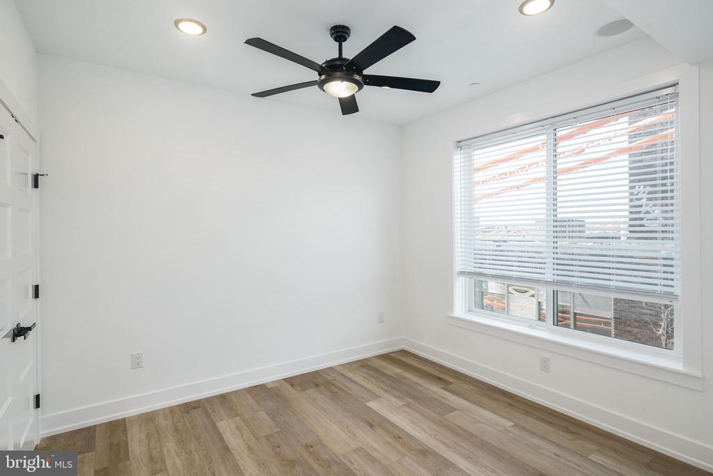 2000 N FRONT STREET 6