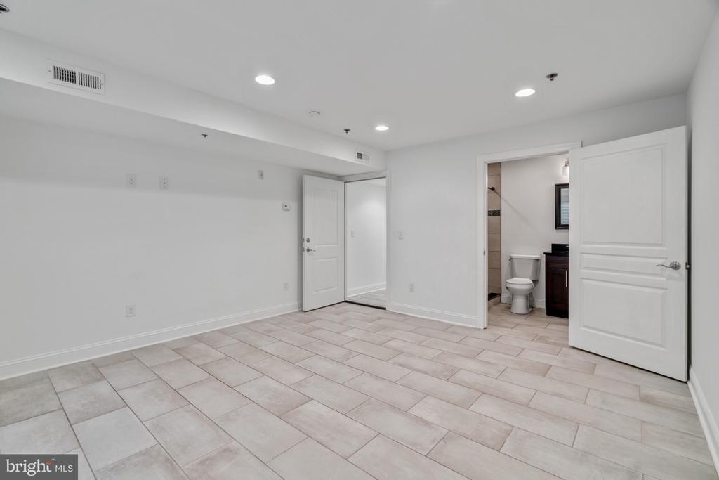2566 FRANKFORD AVENUE
