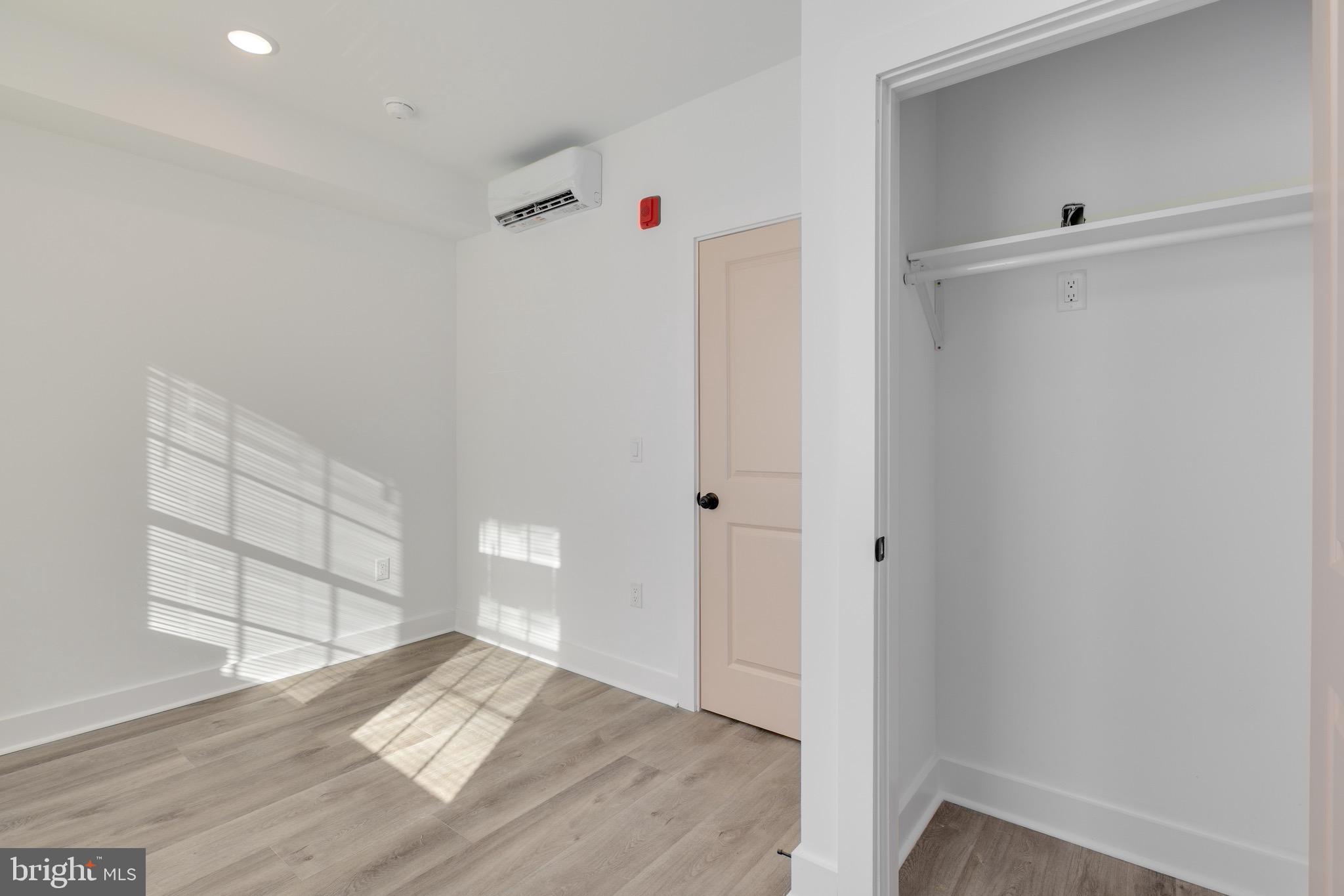 715 W CUMBERLAND STREET 4