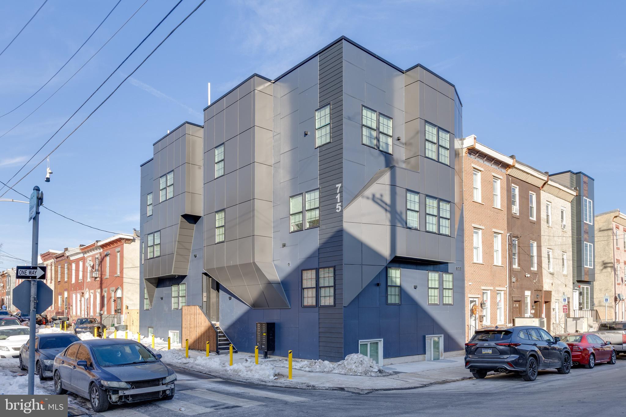 715 W CUMBERLAND STREET 4