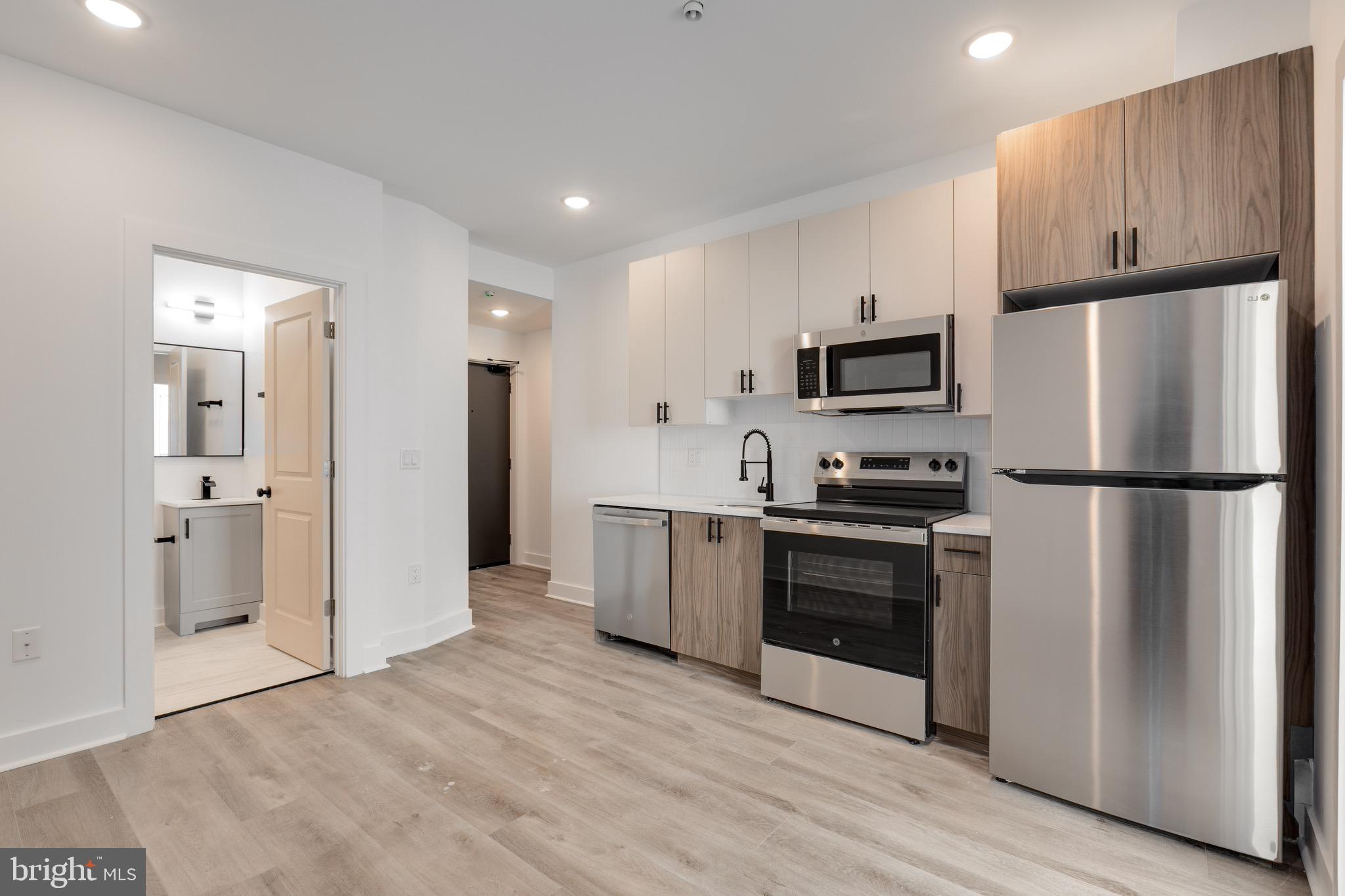 715 W CUMBERLAND STREET 4