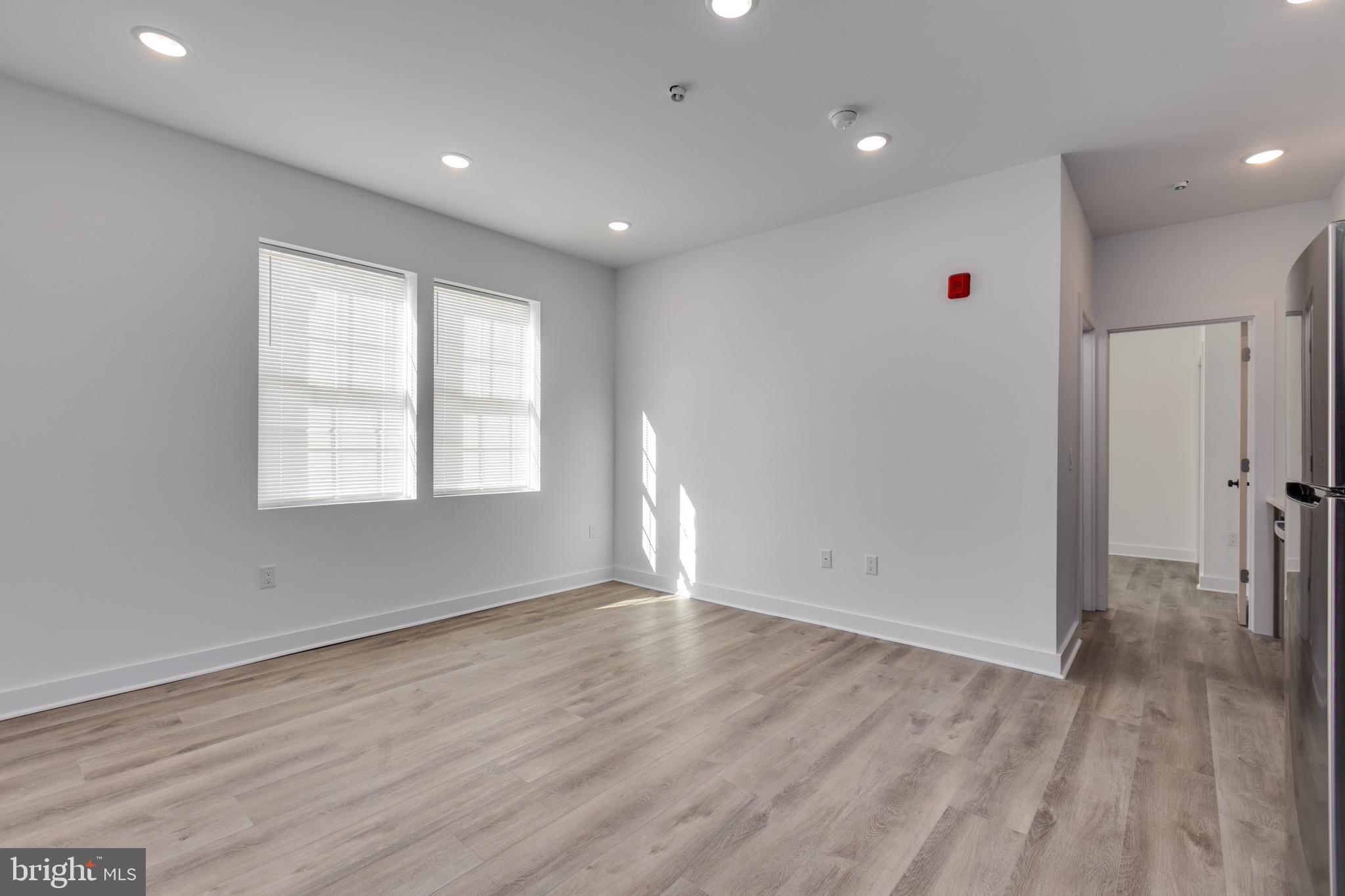 715 W CUMBERLAND STREET 9