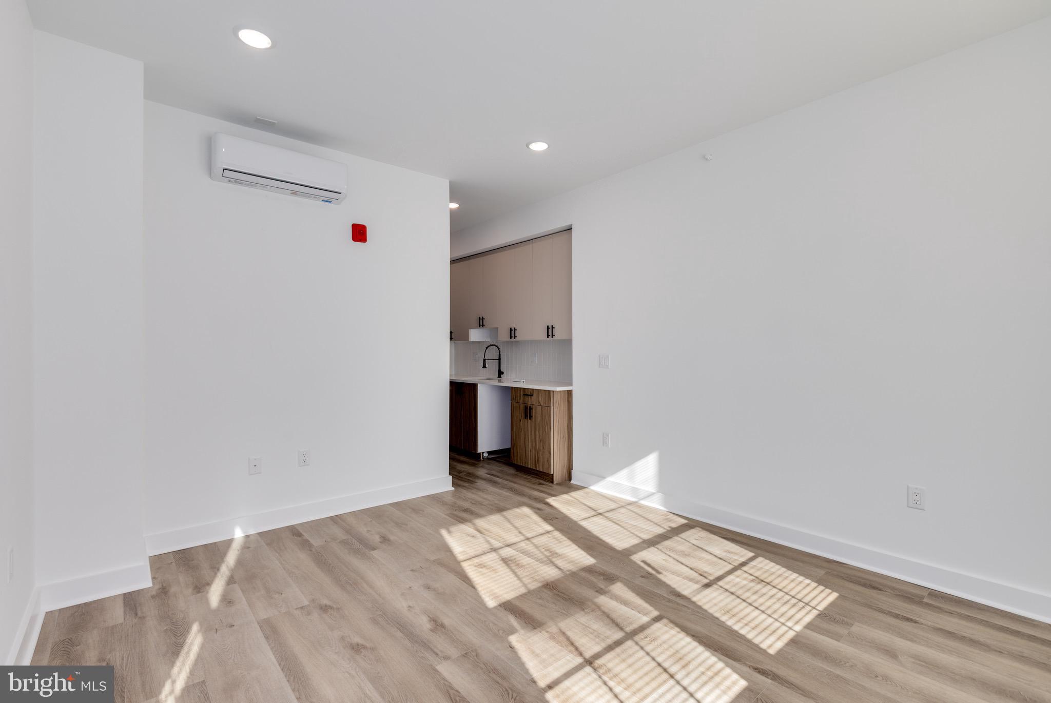 715 W CUMBERLAND STREET 11